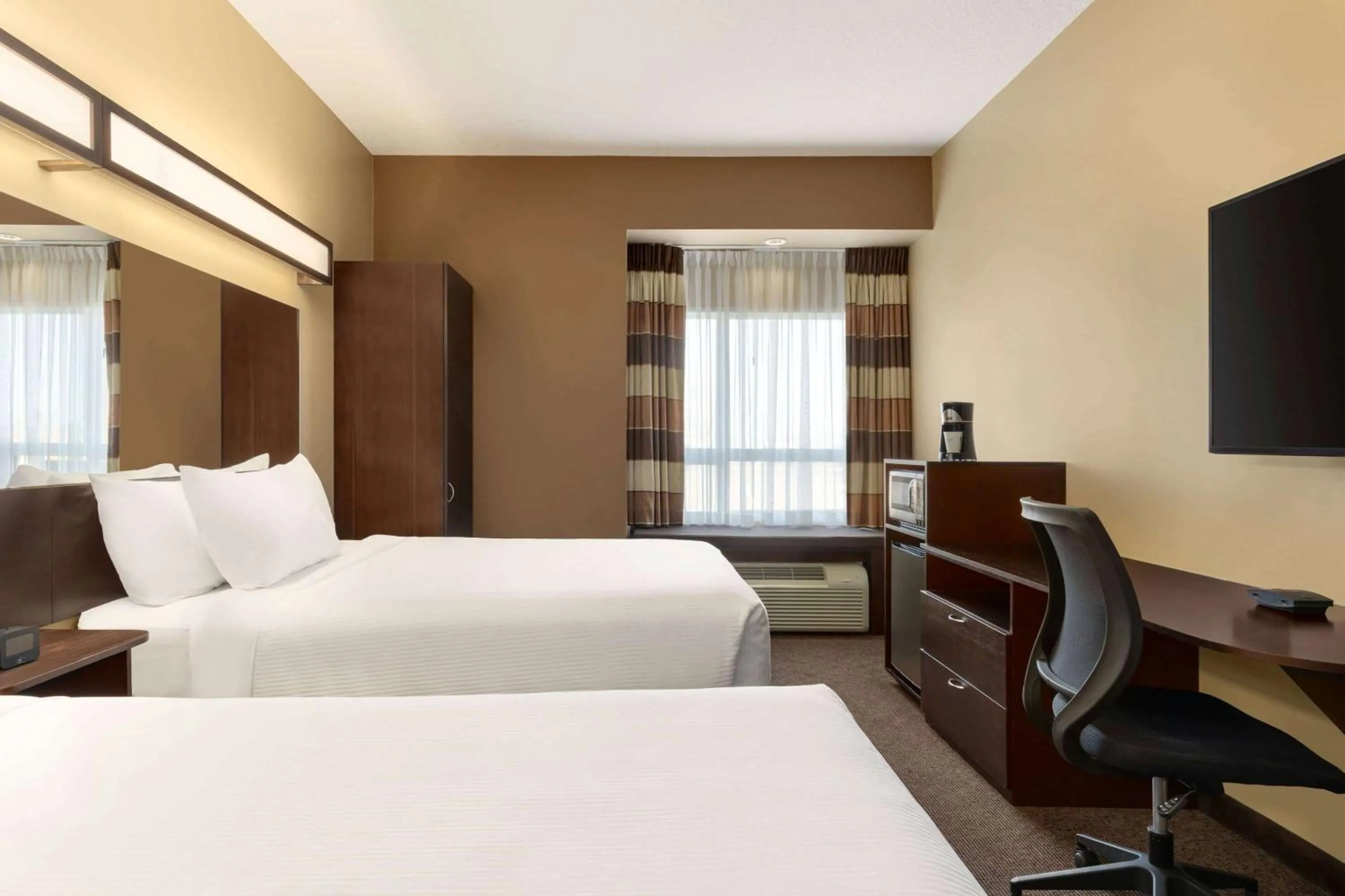 Photo of the whole room, Bed in Microtel Inn and Suites by Wyndham Weyburn