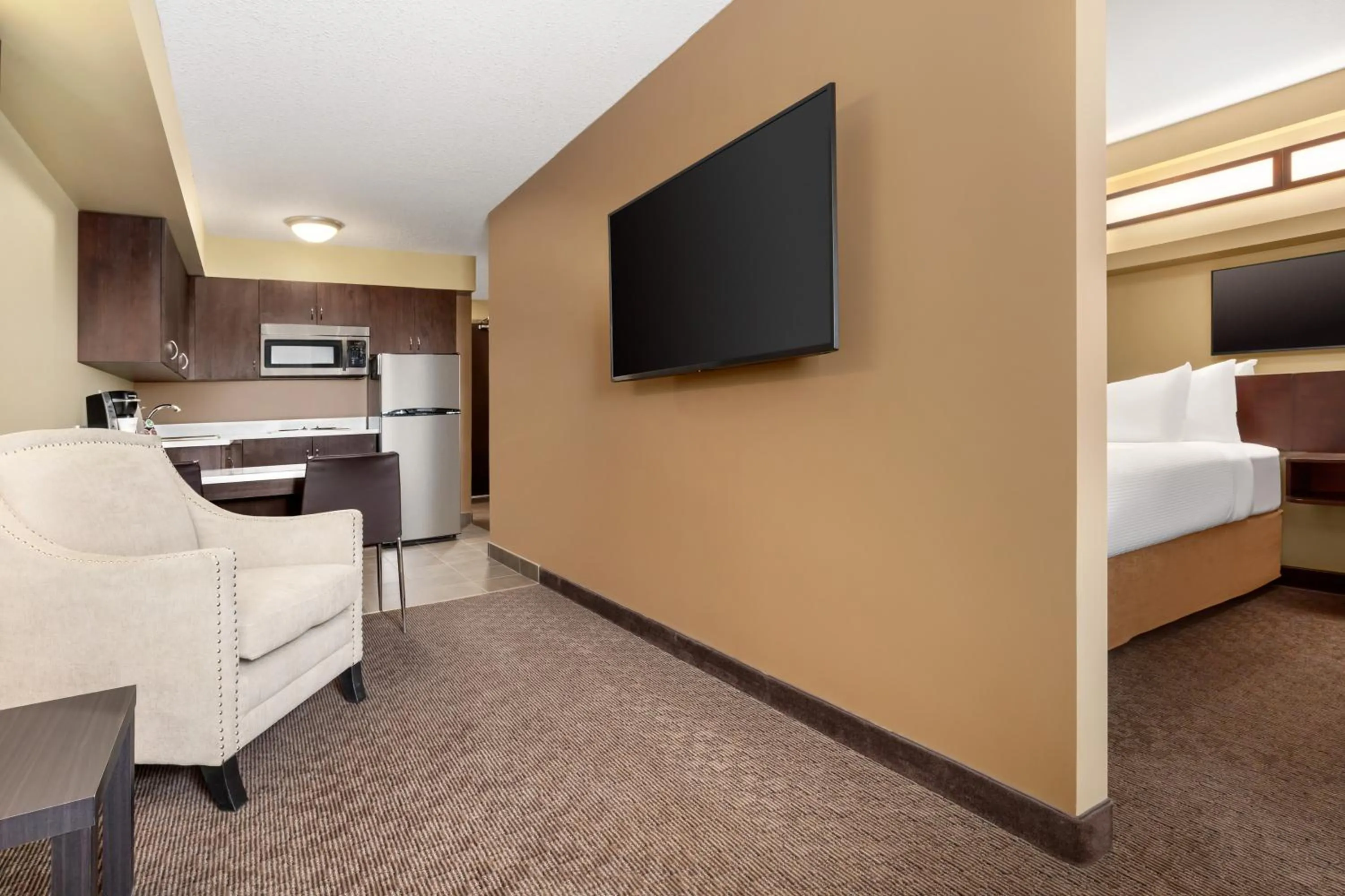 TV and multimedia, Bed in Microtel Inn and Suites by Wyndham Weyburn