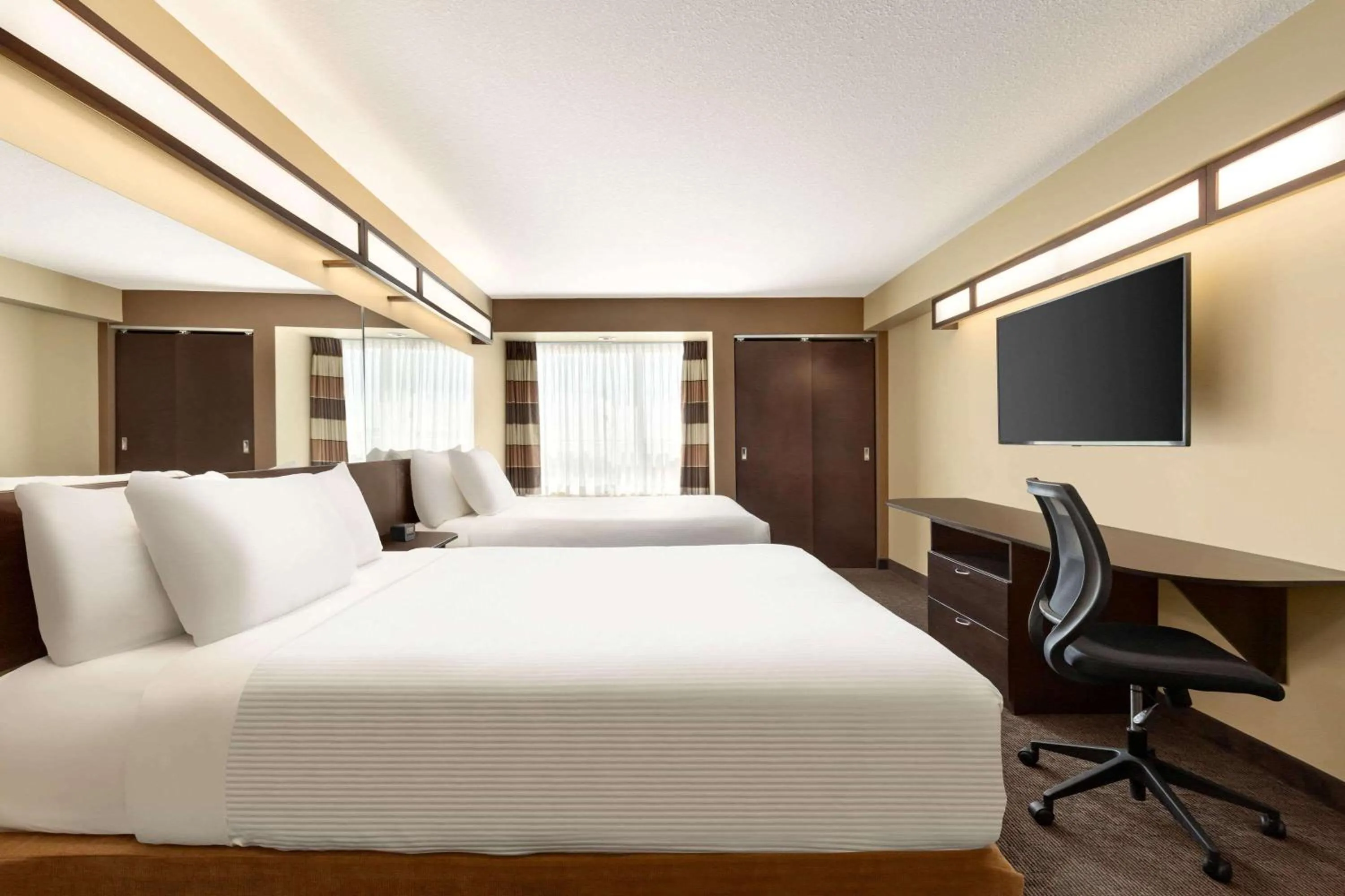 Photo of the whole room, Bed in Microtel Inn and Suites by Wyndham Weyburn