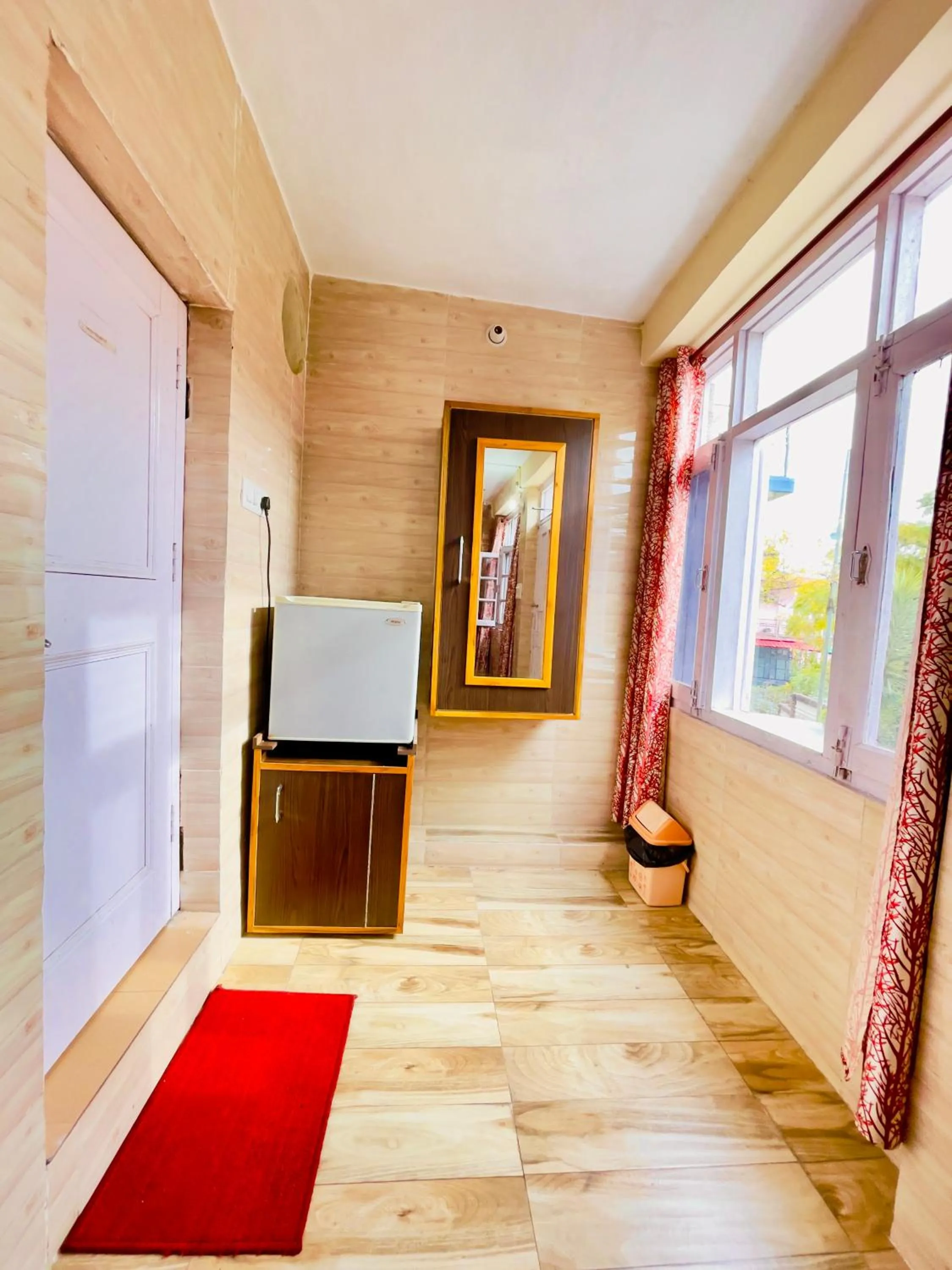 storage in Grand view lodge and Restaurant Dharamshala - Partial Prepayment required to confirm booking