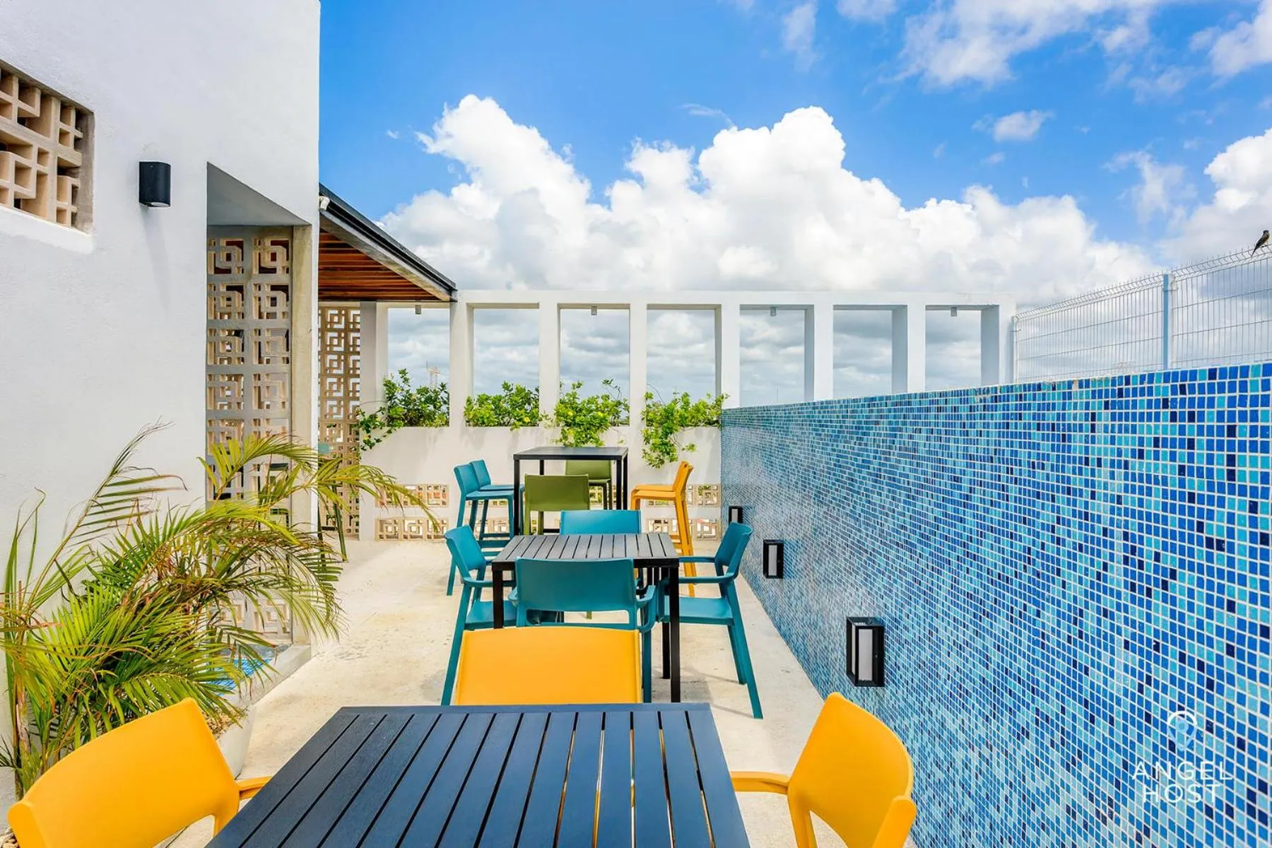 Patio in Chic Condotel with Roof Pool 10-Min Walk to Beach