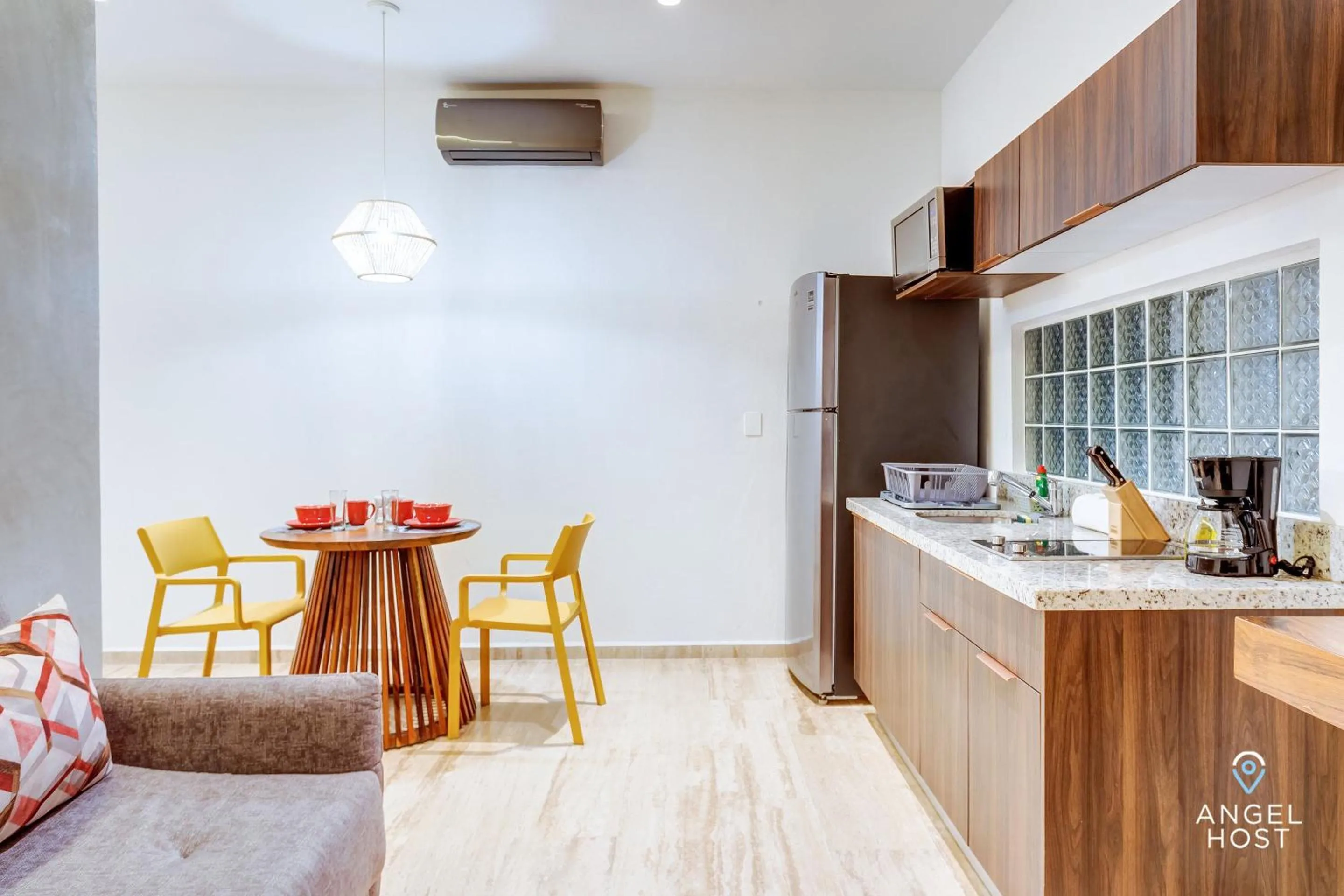 Kitchen or kitchenette in Chic Condotel with Roof Pool 10-Min Walk to Beach