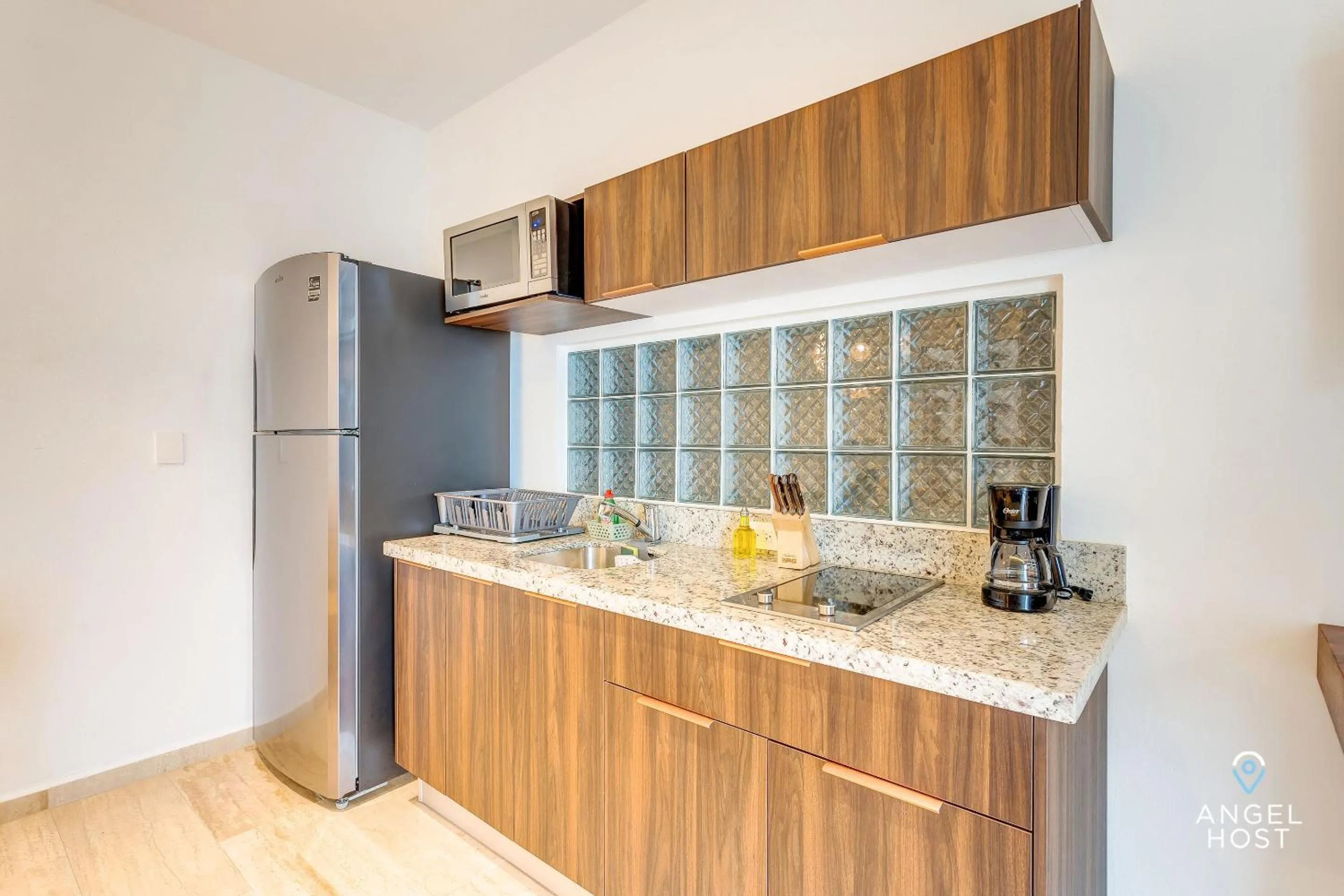 Kitchen or kitchenette in Chic Condotel with Roof Pool 10-Min Walk to Beach