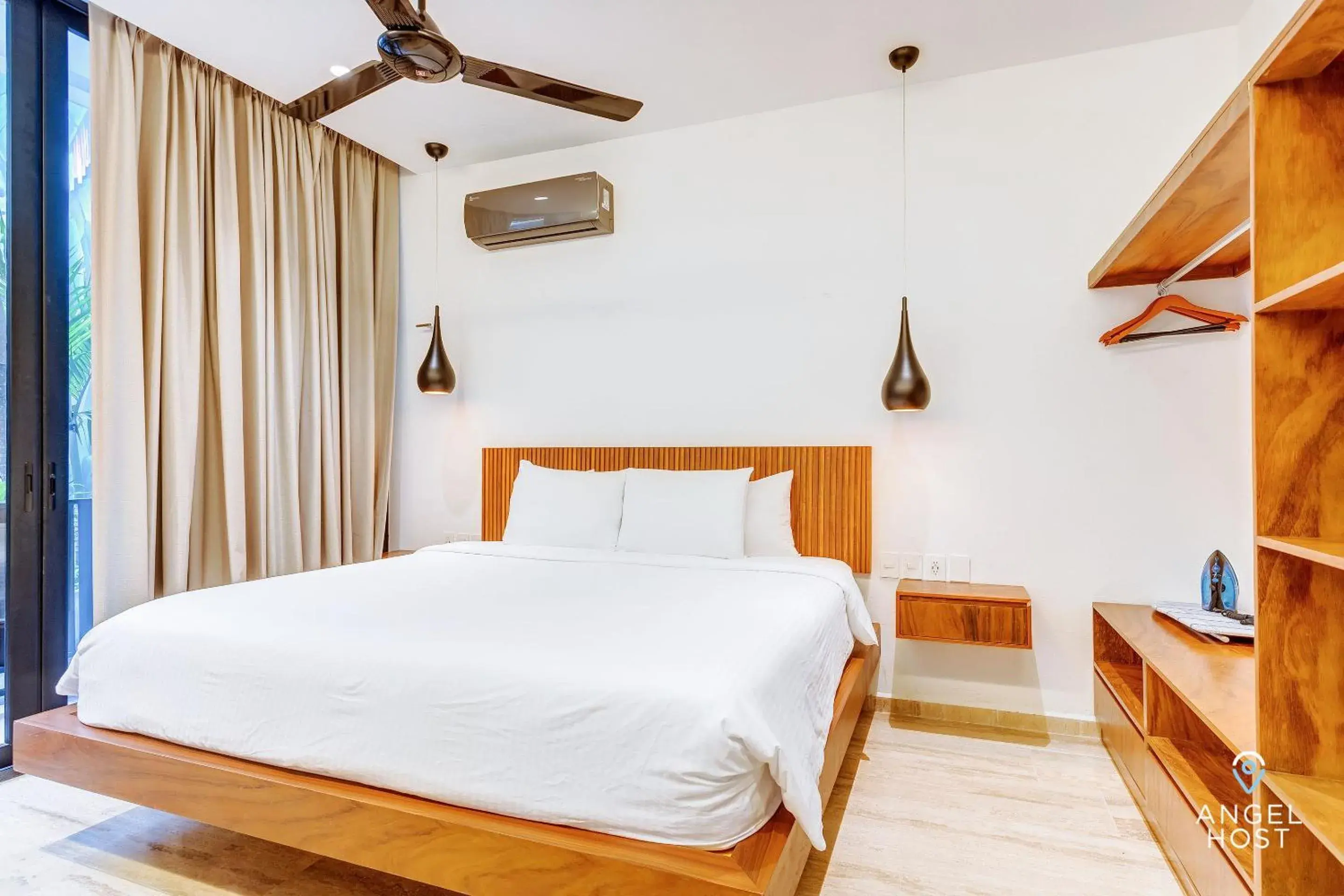 Apartment in Chic Condotel with Roof Pool 10-Min Walk to Beach Apartment in Chic Condotel with Roof Pool 10-Min Walk to Beach