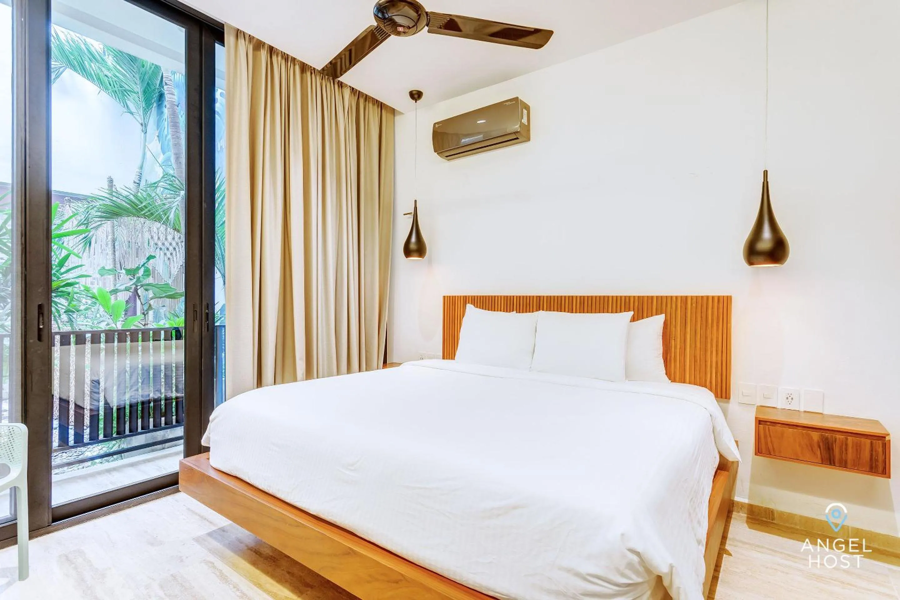 Bed in Chic Condotel with Roof Pool 10-Min Walk to Beach