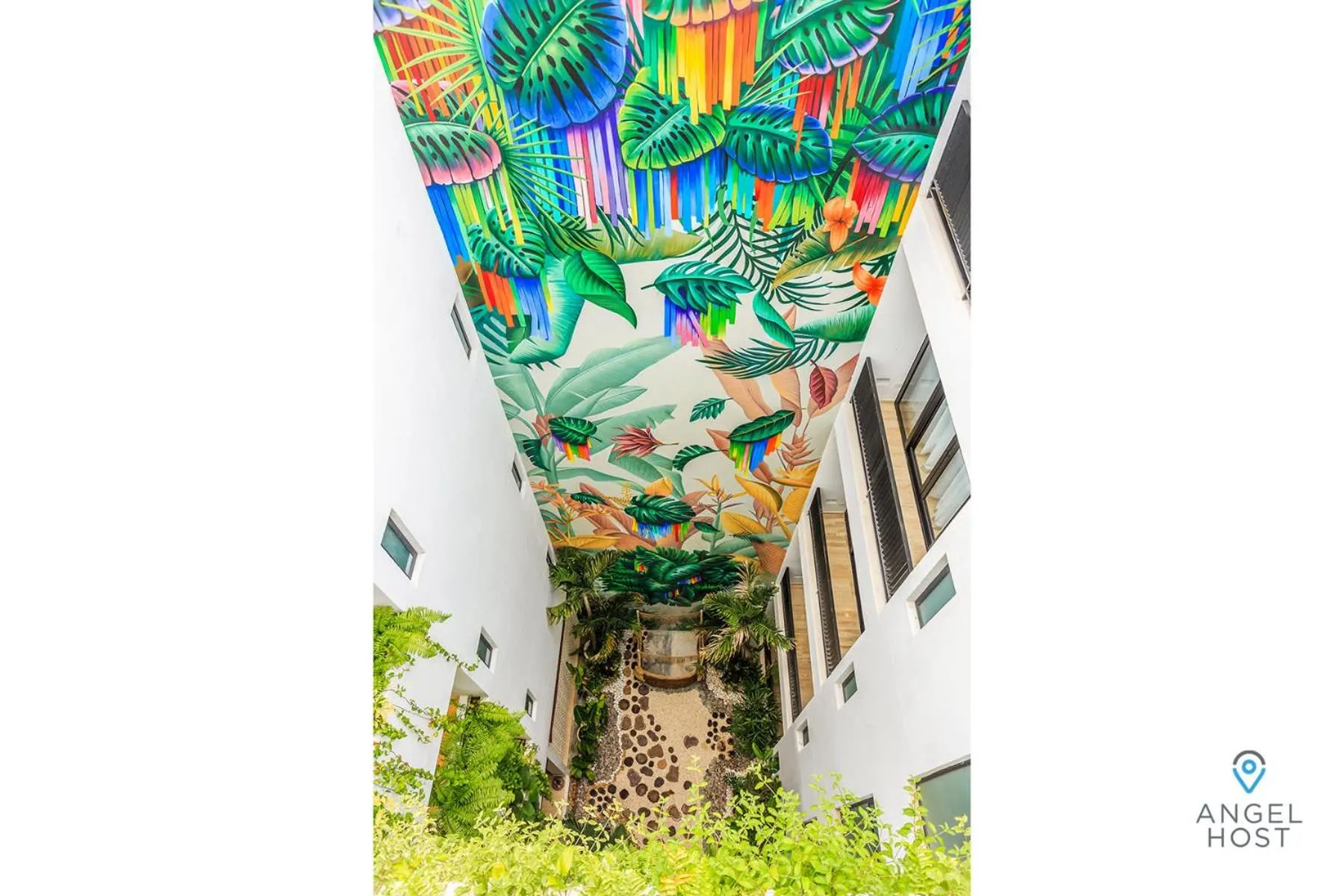 Garden in Chic Condotel with Roof Pool 10-Min Walk to Beach