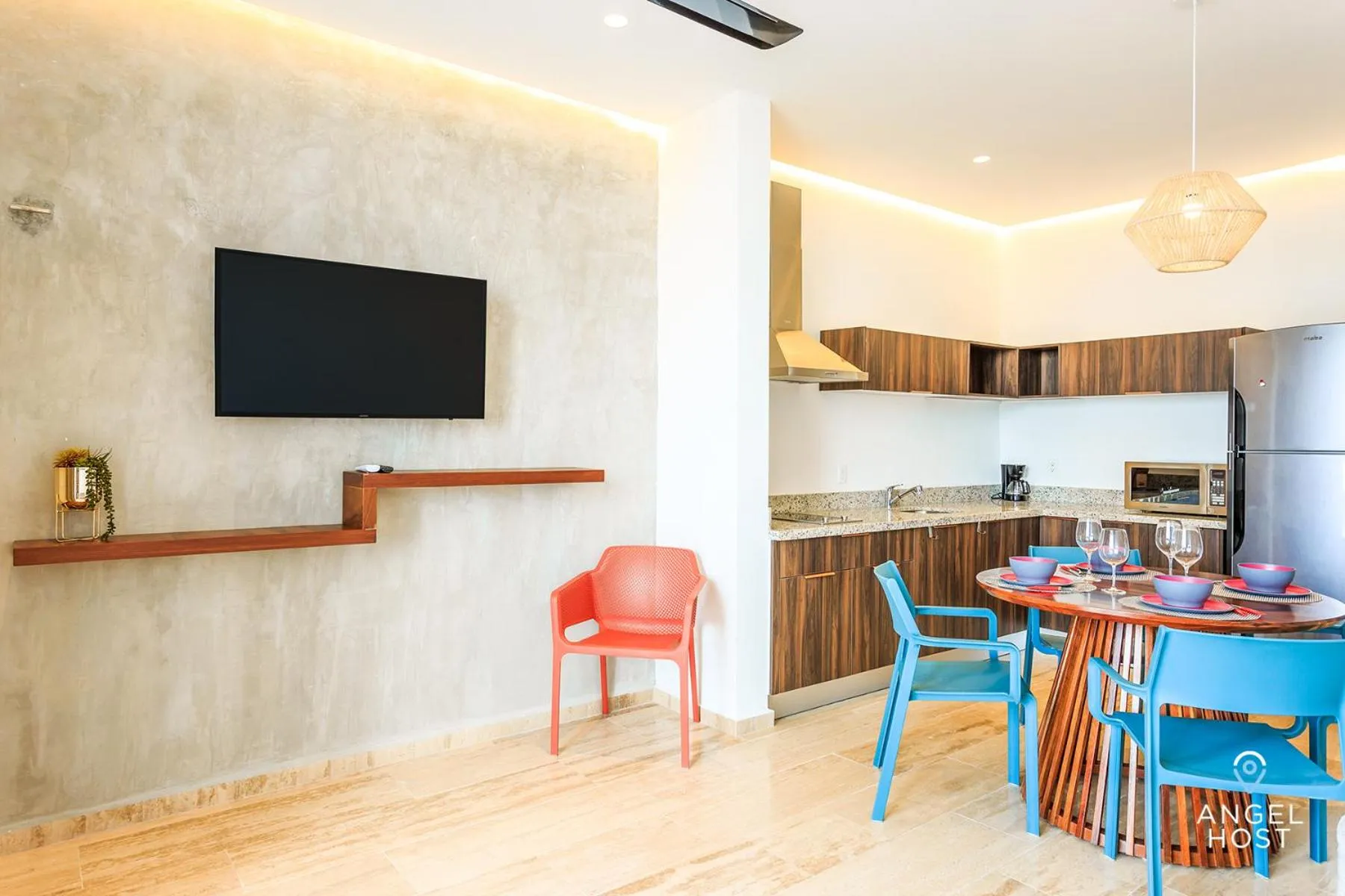 TV and multimedia in Chic Condotel with Roof Pool 10-Min Walk to Beach