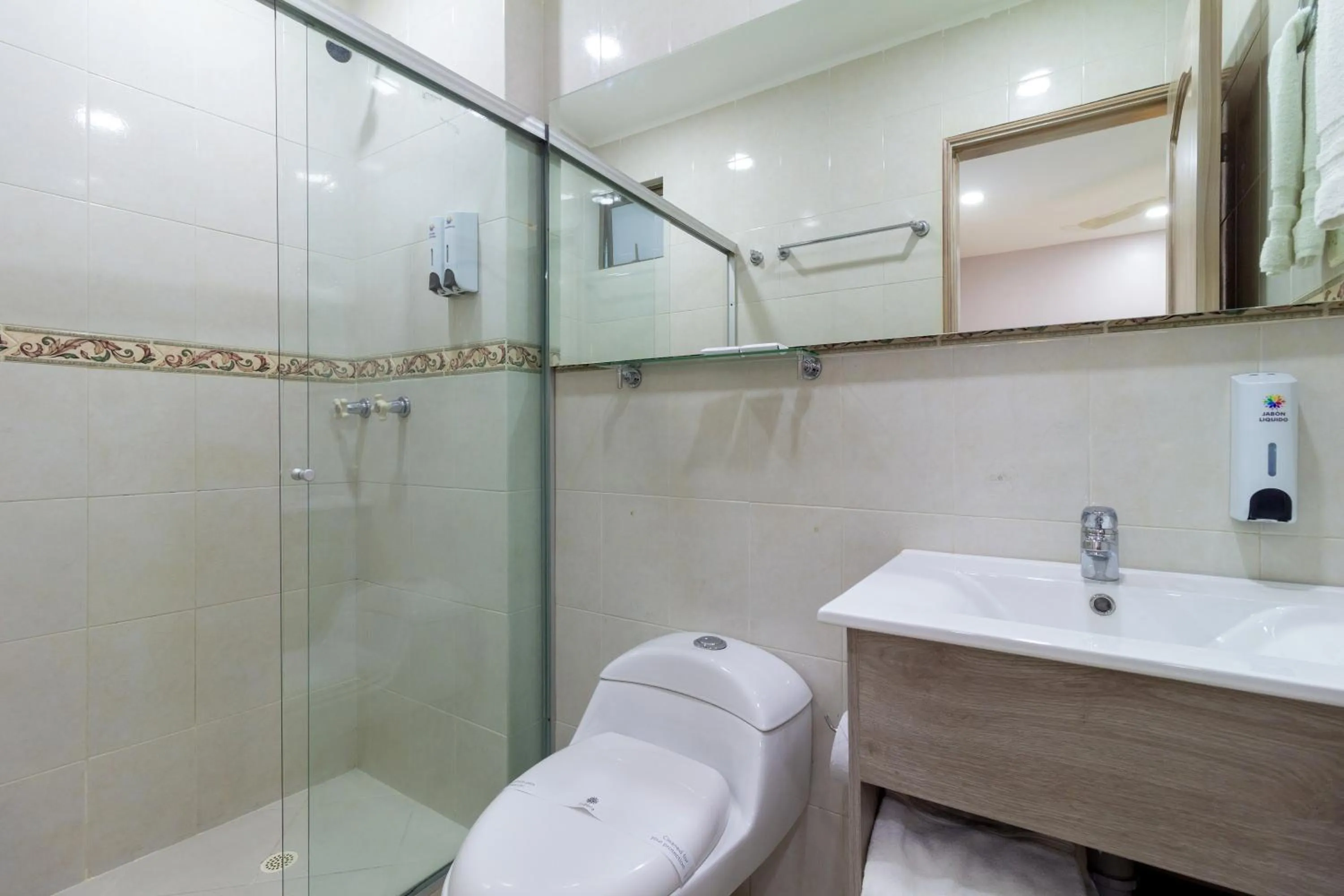 Shower in Hotel Costa Bonita