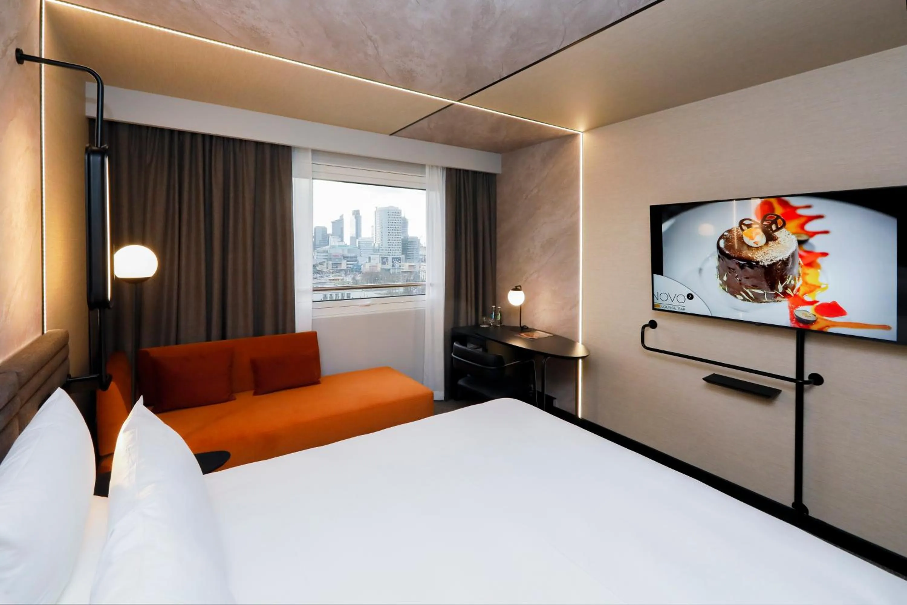 TV and multimedia, Bed in Novotel Warszawa Centrum