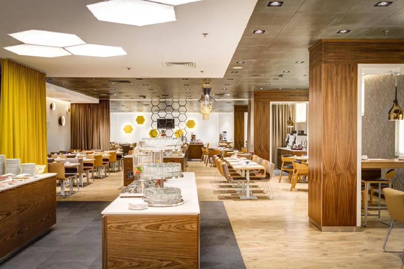 Restaurant/places to eat in Novotel Warszawa Centrum