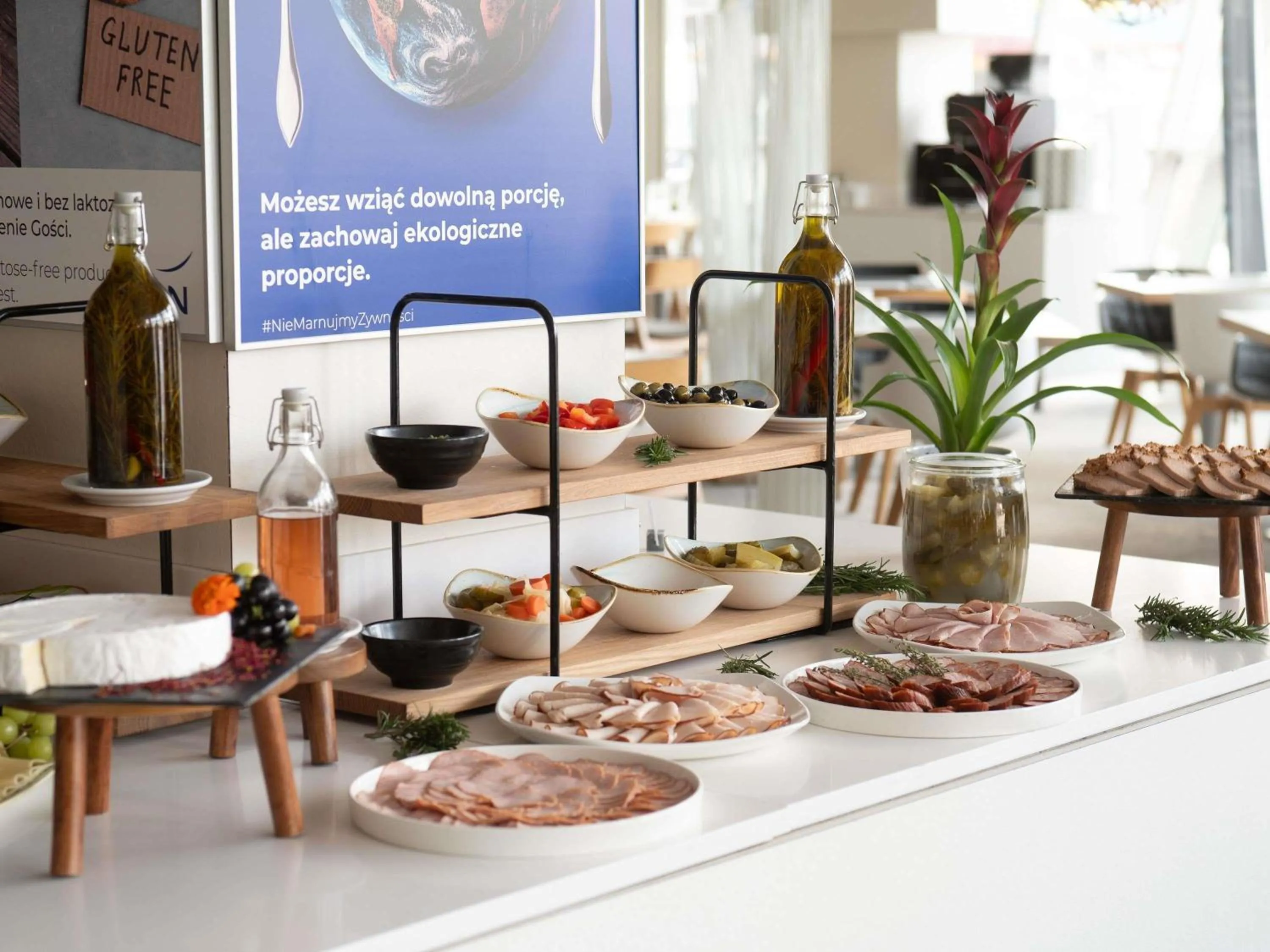 Restaurant/places to eat in Novotel Warszawa Centrum