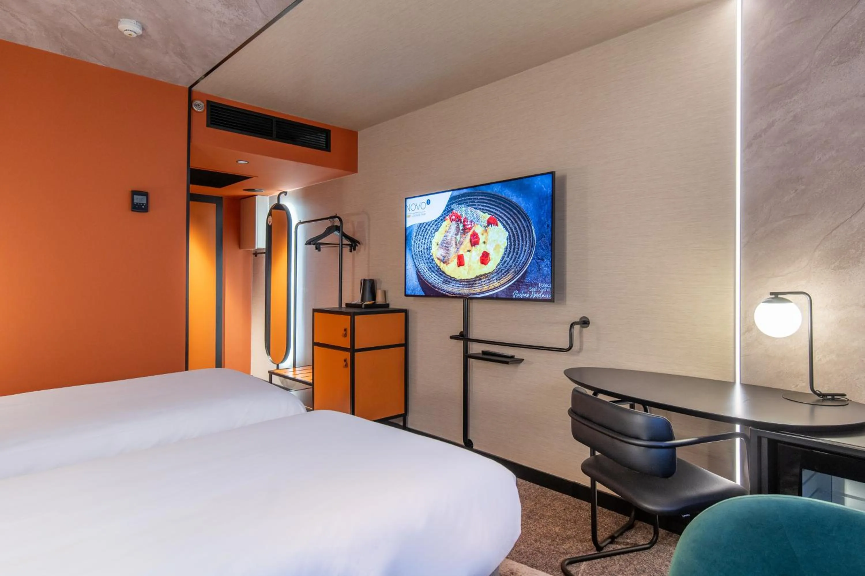 Coffee/tea facilities, Bed in Novotel Warszawa Centrum