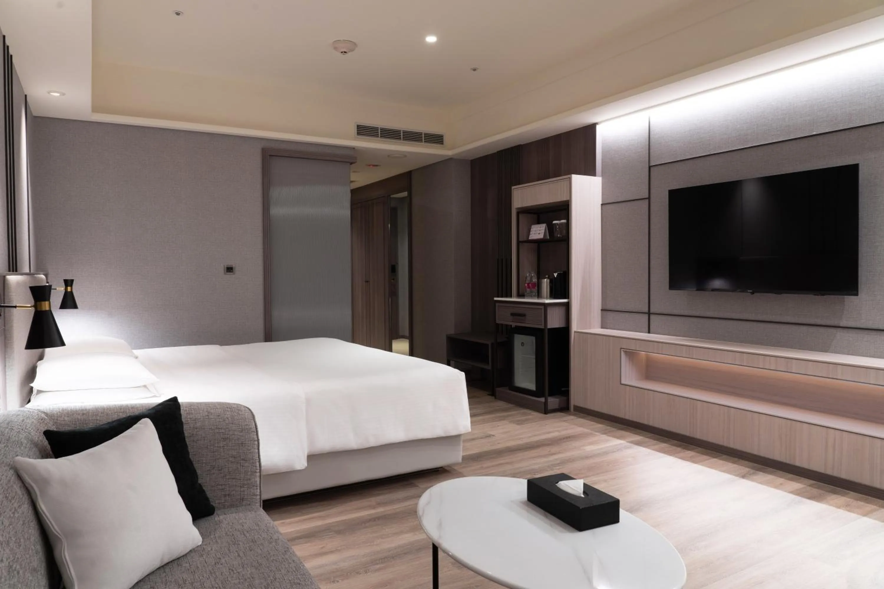 Photo of the whole room, Bed in E-DA Royal Hotel