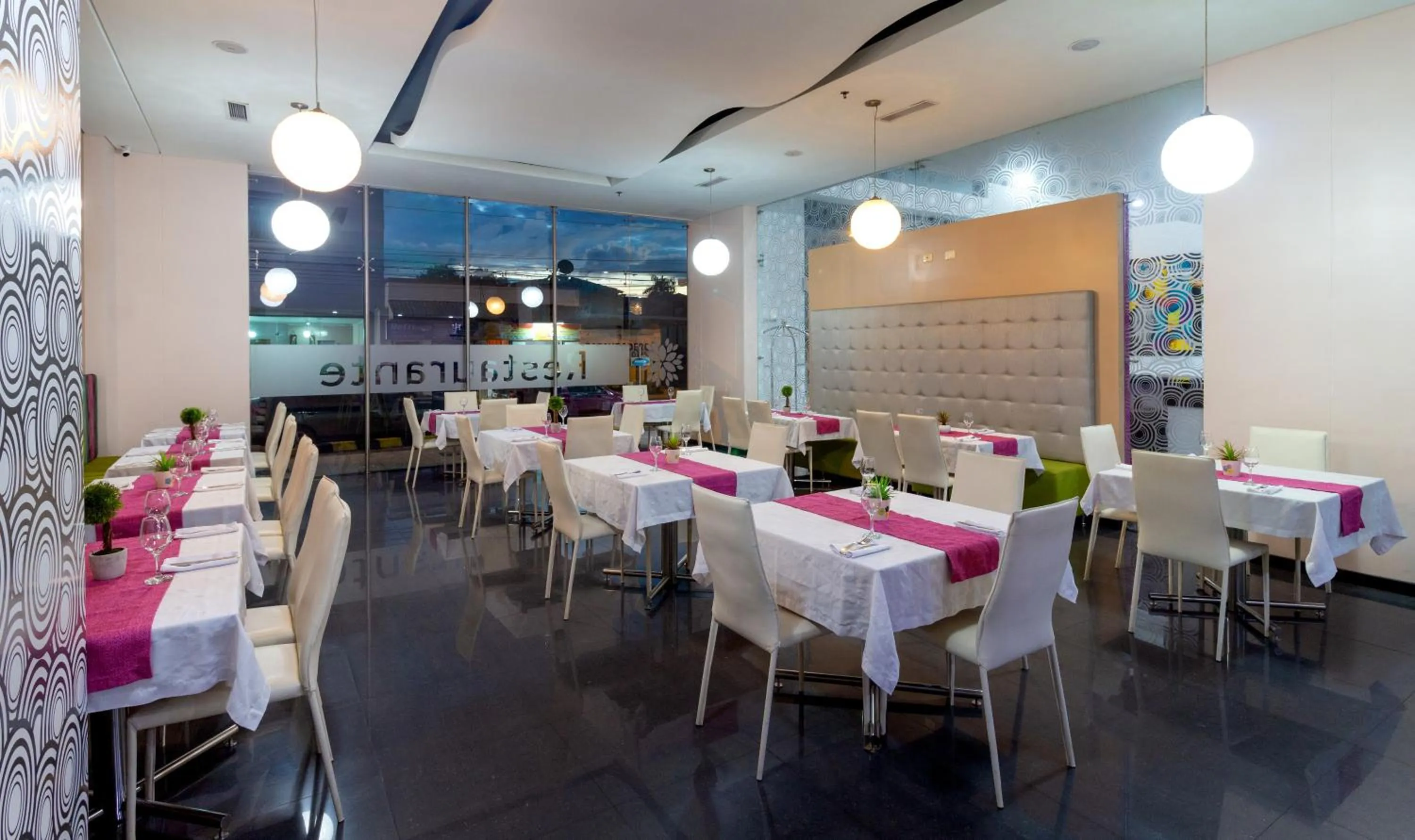 Restaurant/places to eat in Hotel Baroca