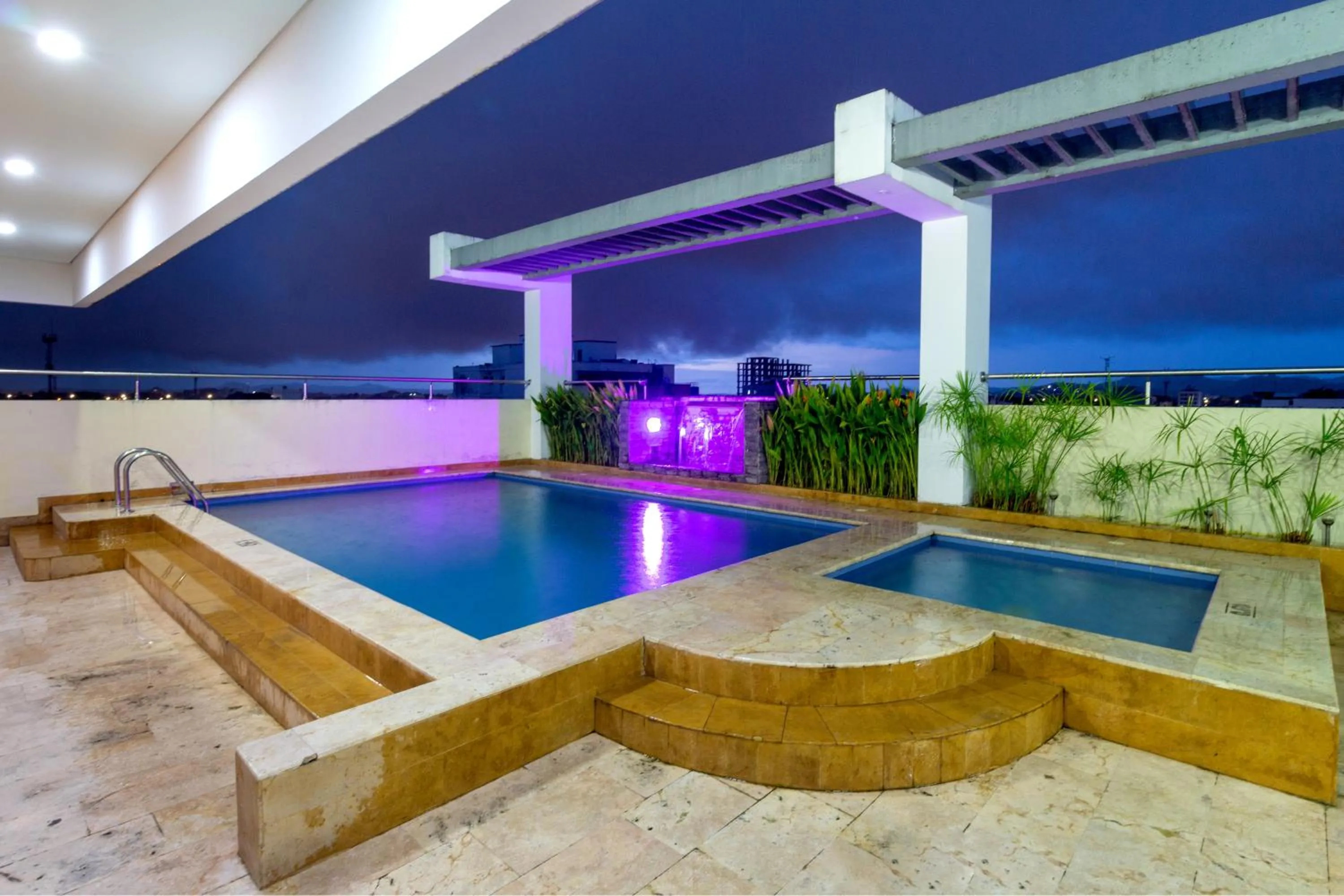 Swimming pool in Hotel Baroca