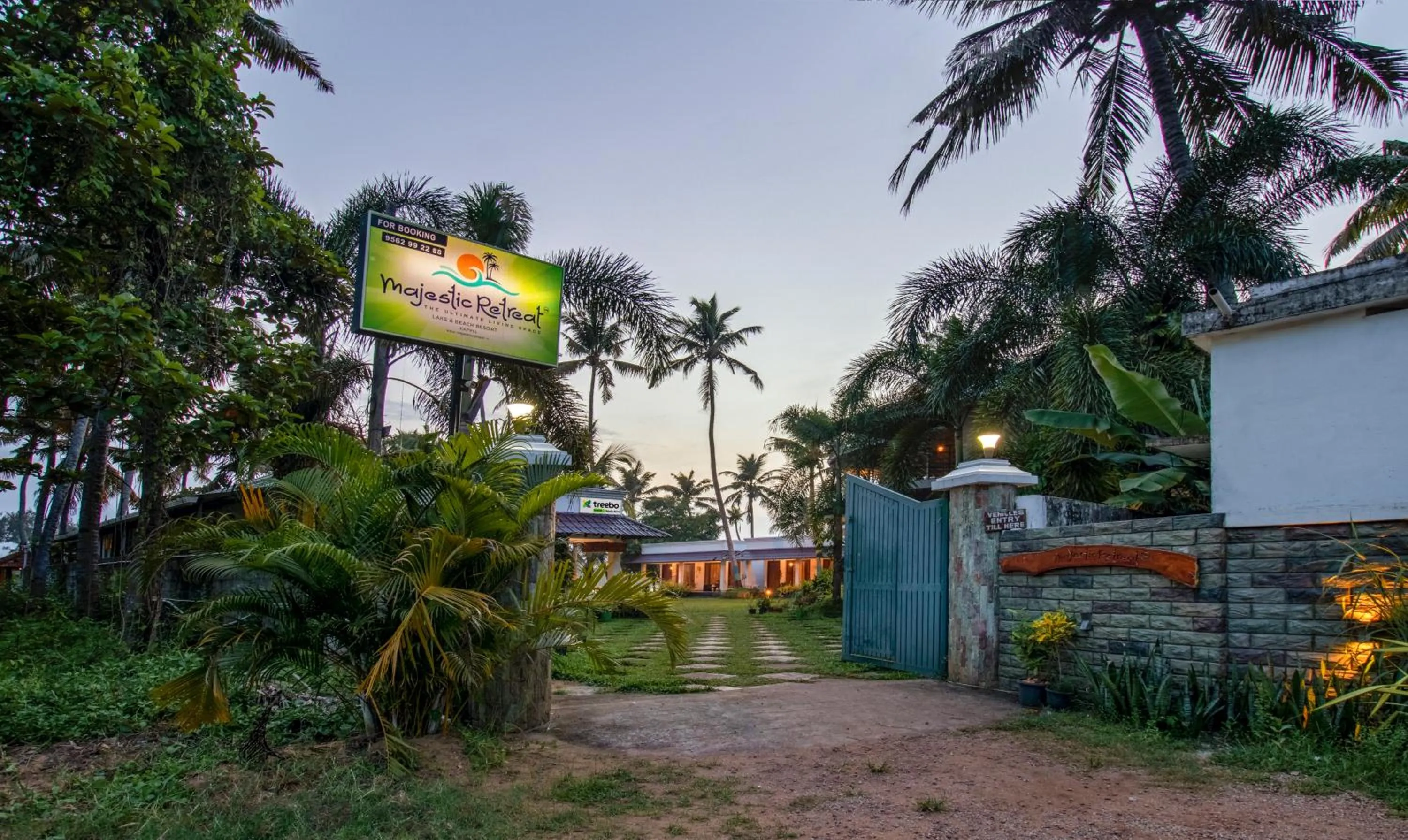 Facade/entrance in Treebo Majestic Retreat
