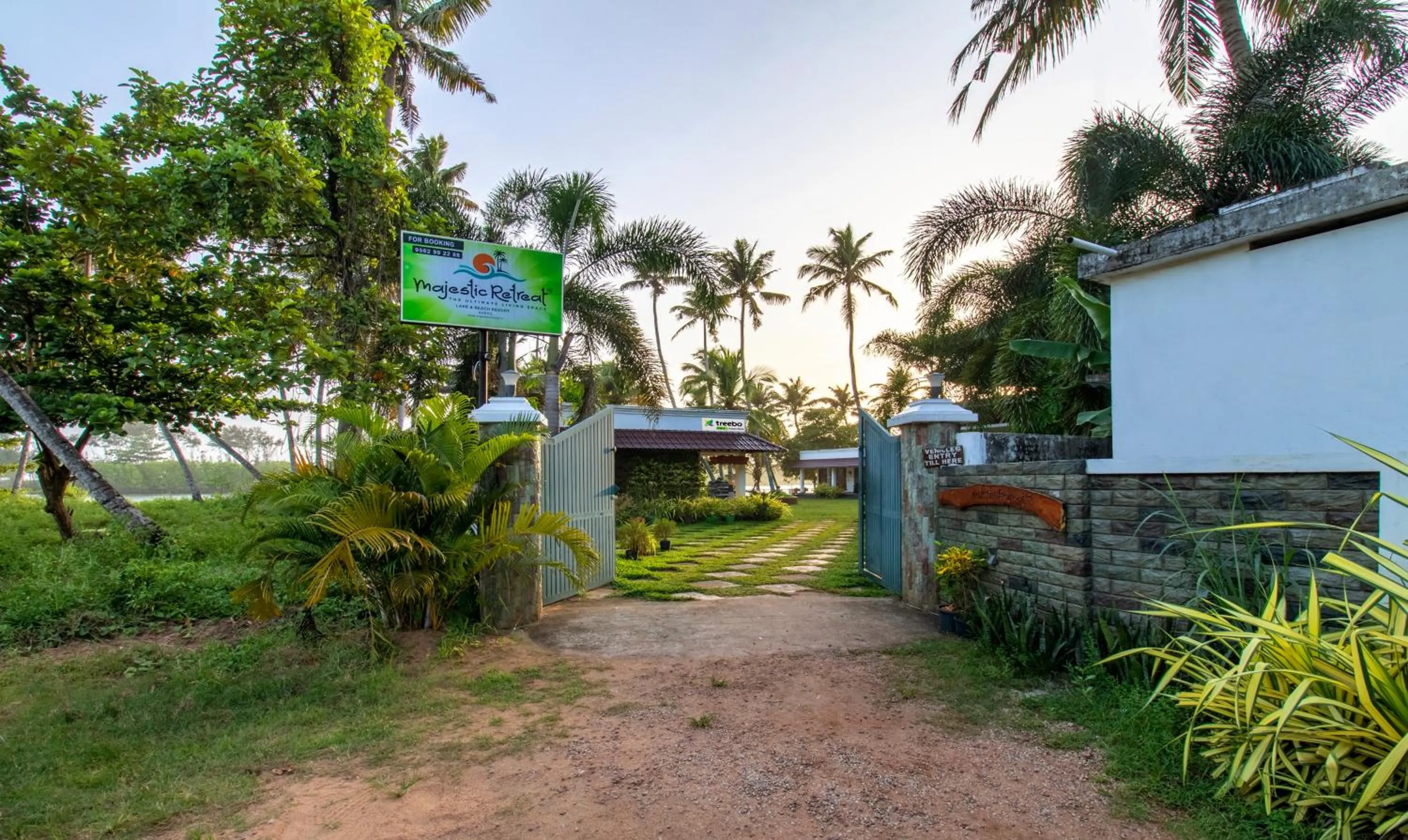 Facade/entrance in Treebo Majestic Retreat