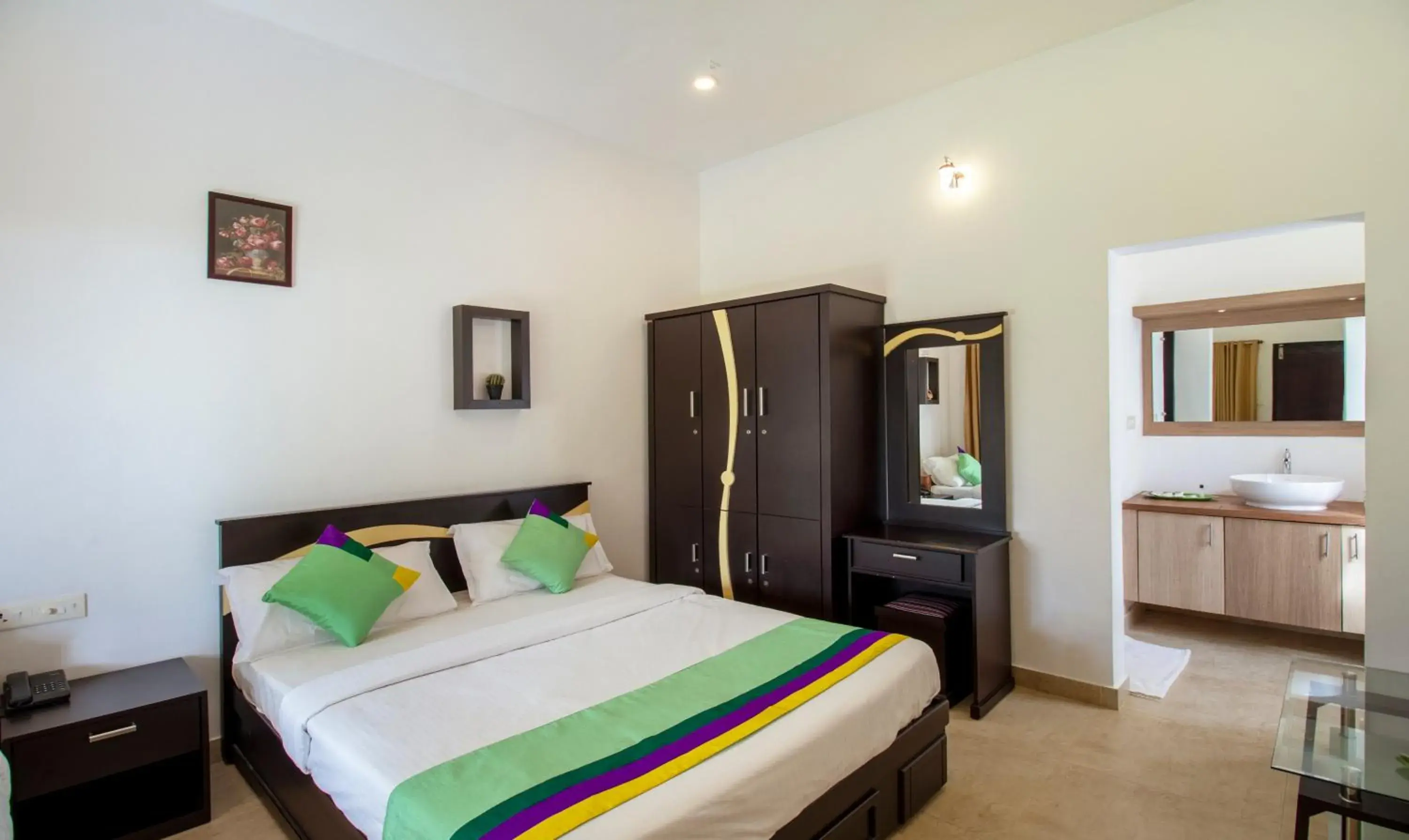 Standard Double Room in Treebo Majestic Retreat Standard Double Room in Treebo Majestic Retreat