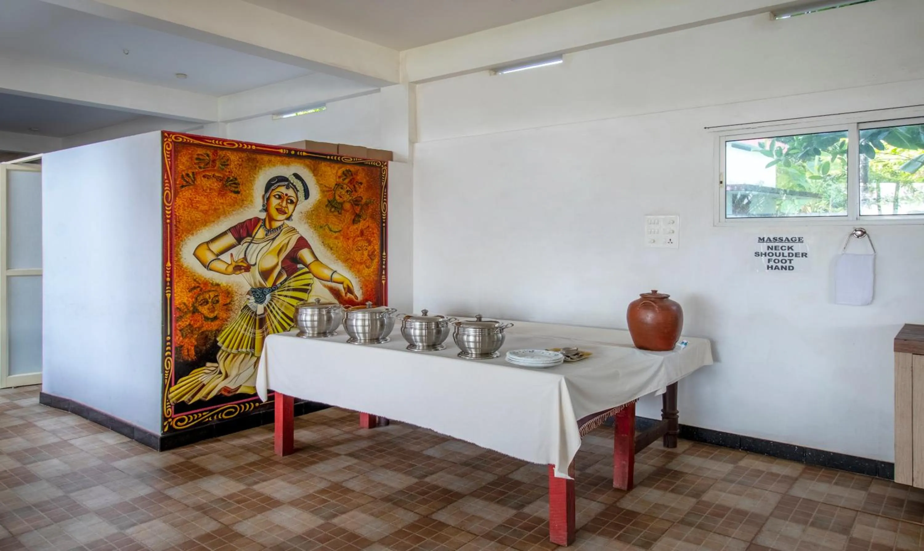 Food and drinks in Treebo Majestic Retreat