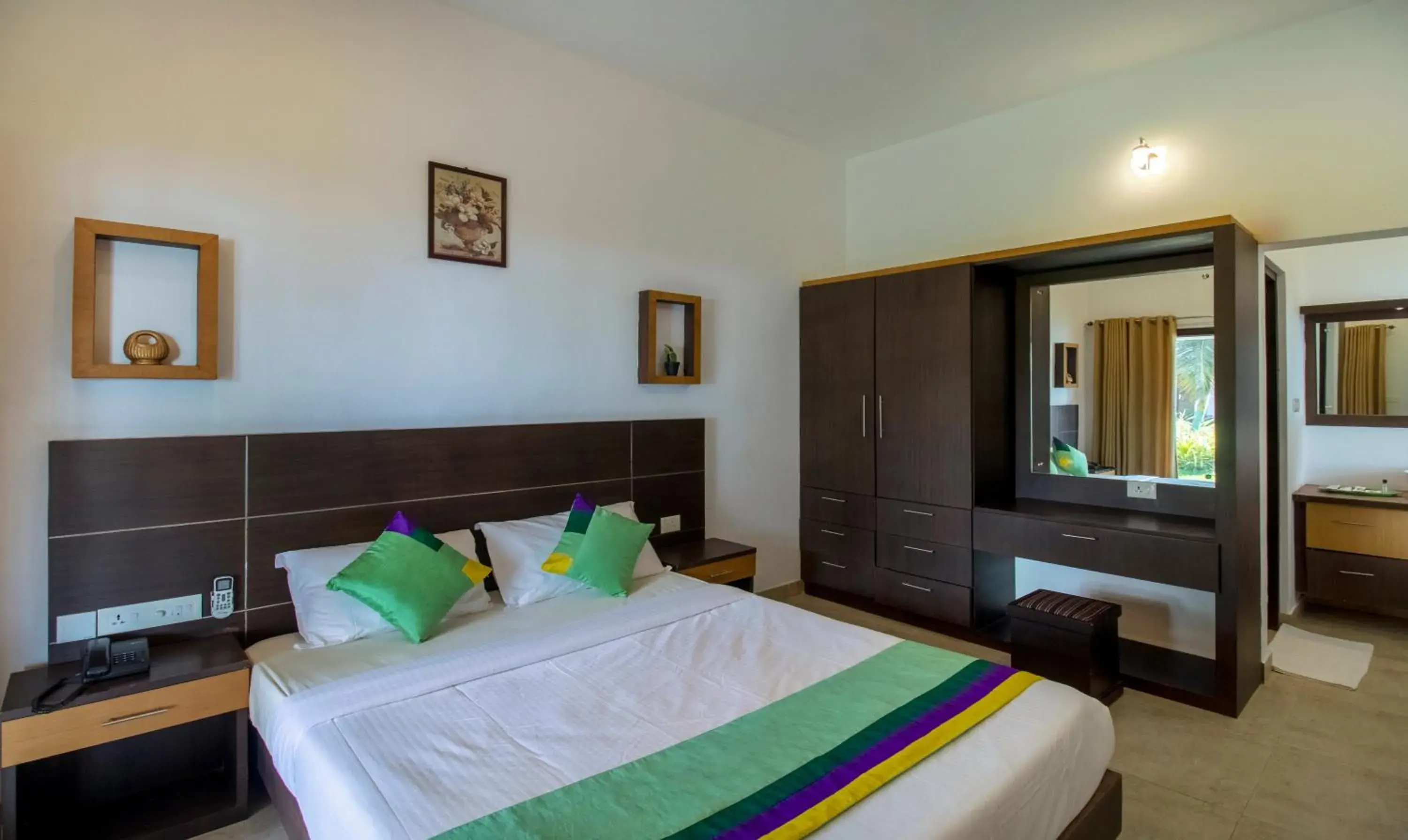 Deluxe Double Room in Treebo Majestic Retreat Deluxe Double Room in Treebo Majestic Retreat