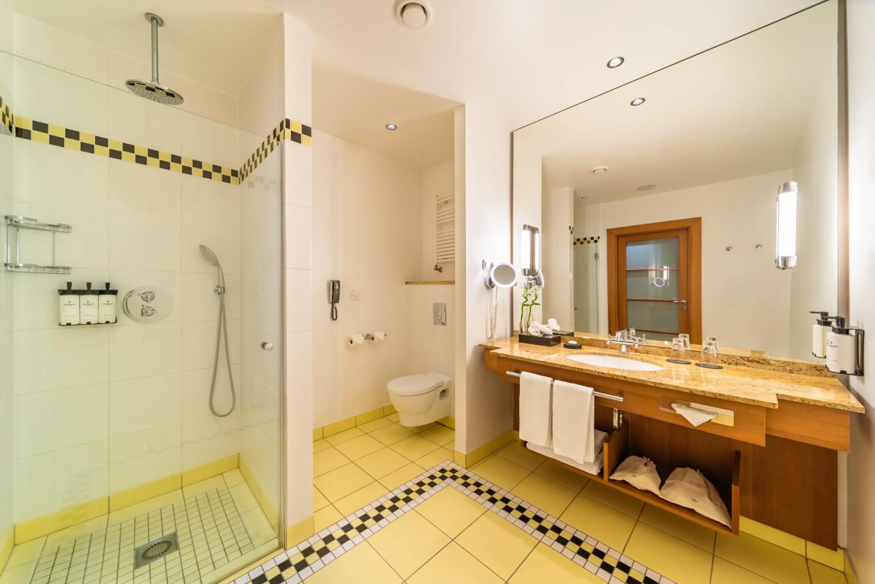 Shower in Sofitel Grand Sopot