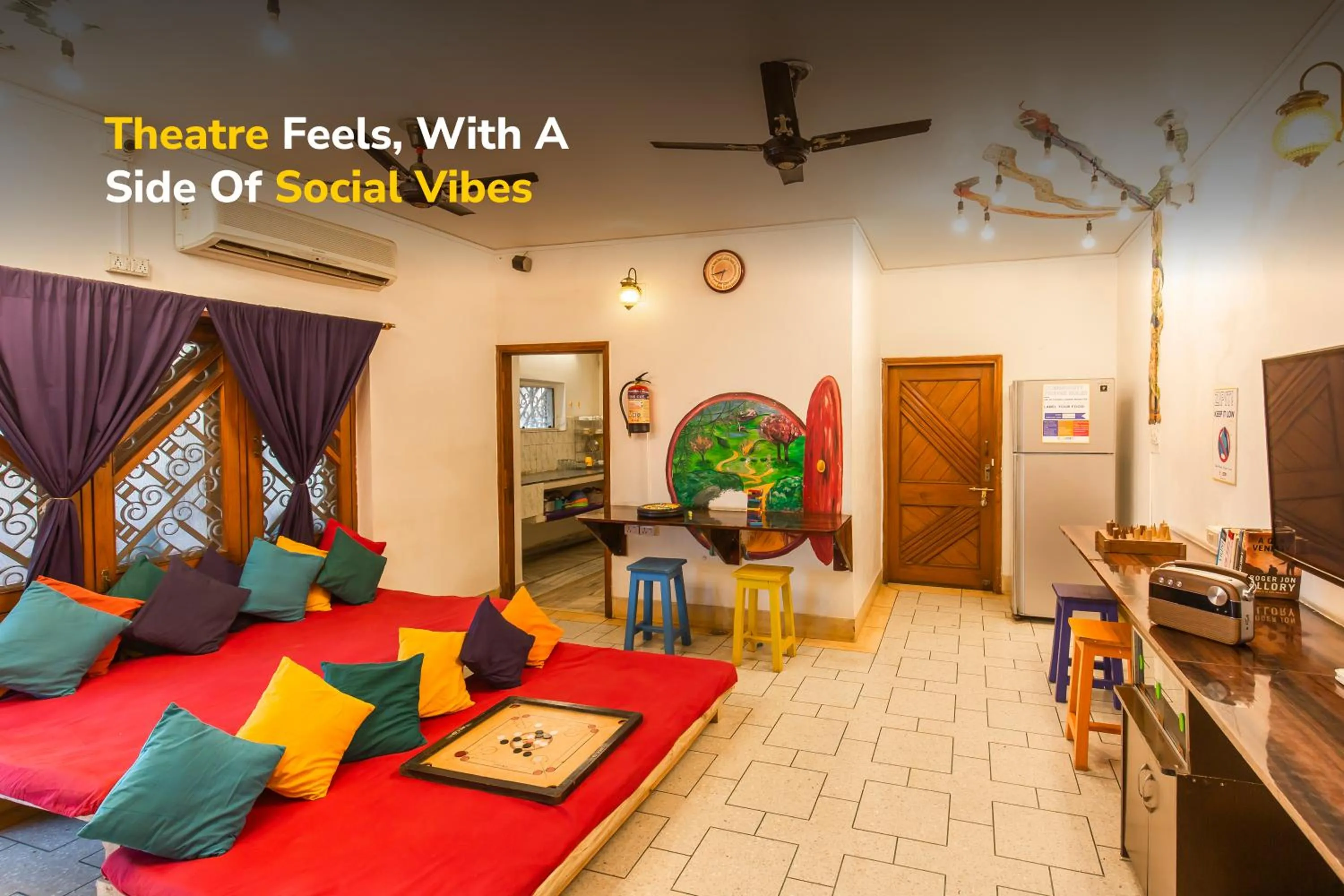 Seating area, Bed in goSTOPS Lite Varanasi