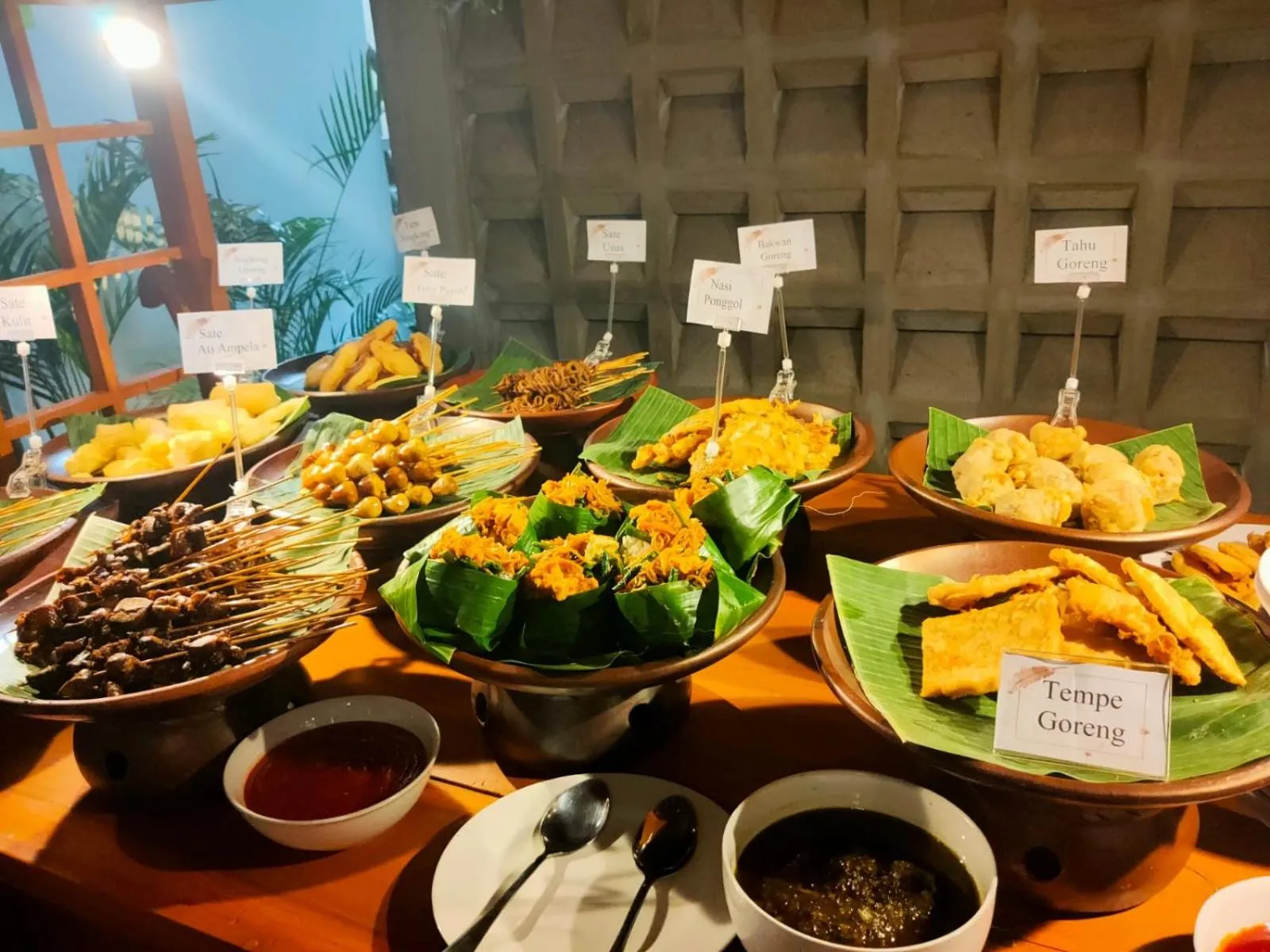 Restaurant/places to eat in Whiz Hotel Cikini Jakarta