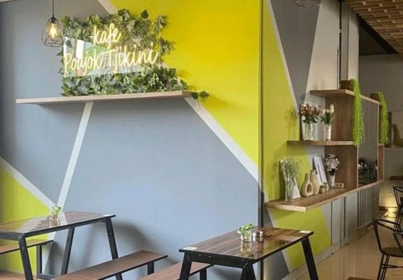 Restaurant/places to eat in Whiz Hotel Cikini Jakarta