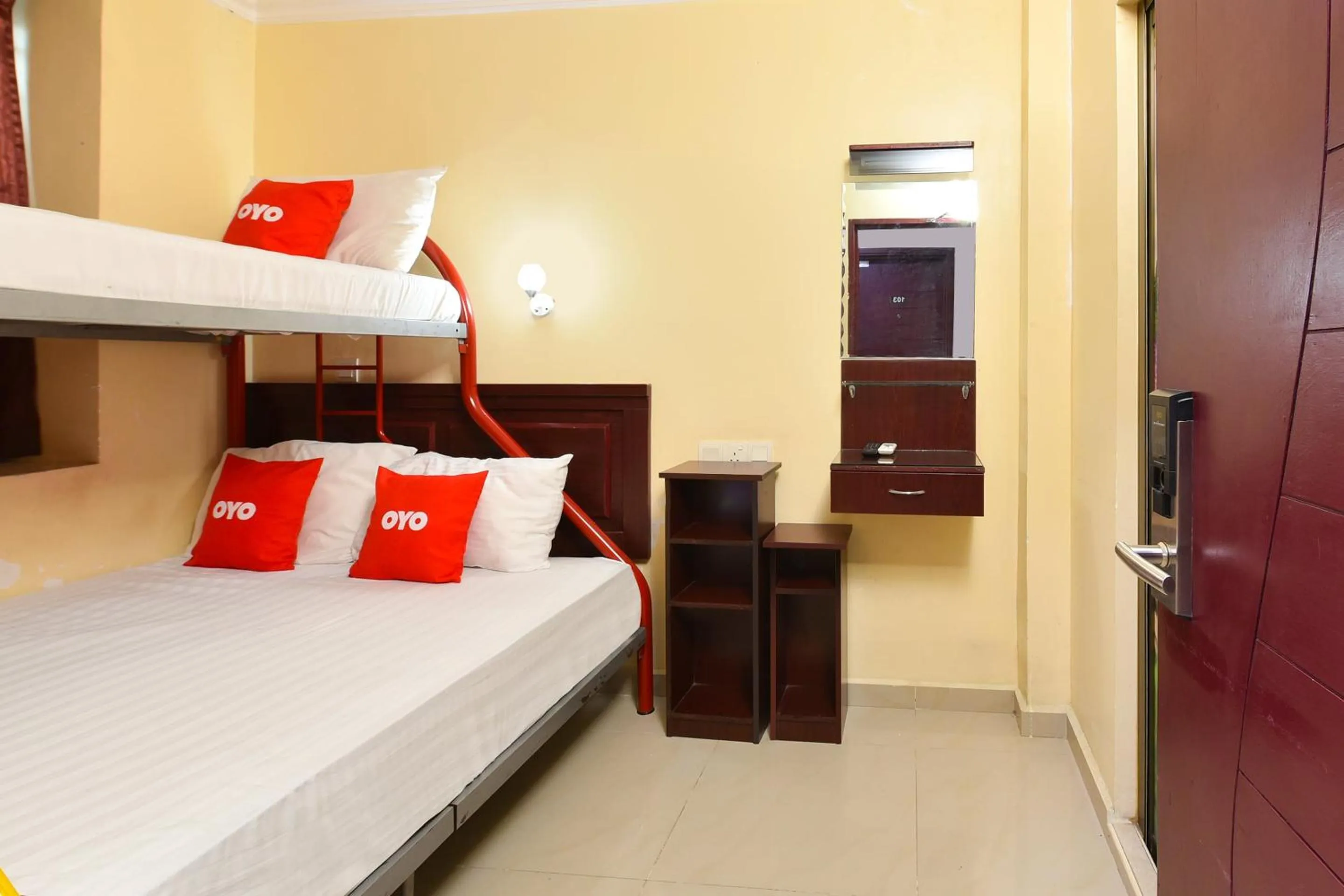 Bedroom, Bed in Super OYO 90562 J Hotel PJ