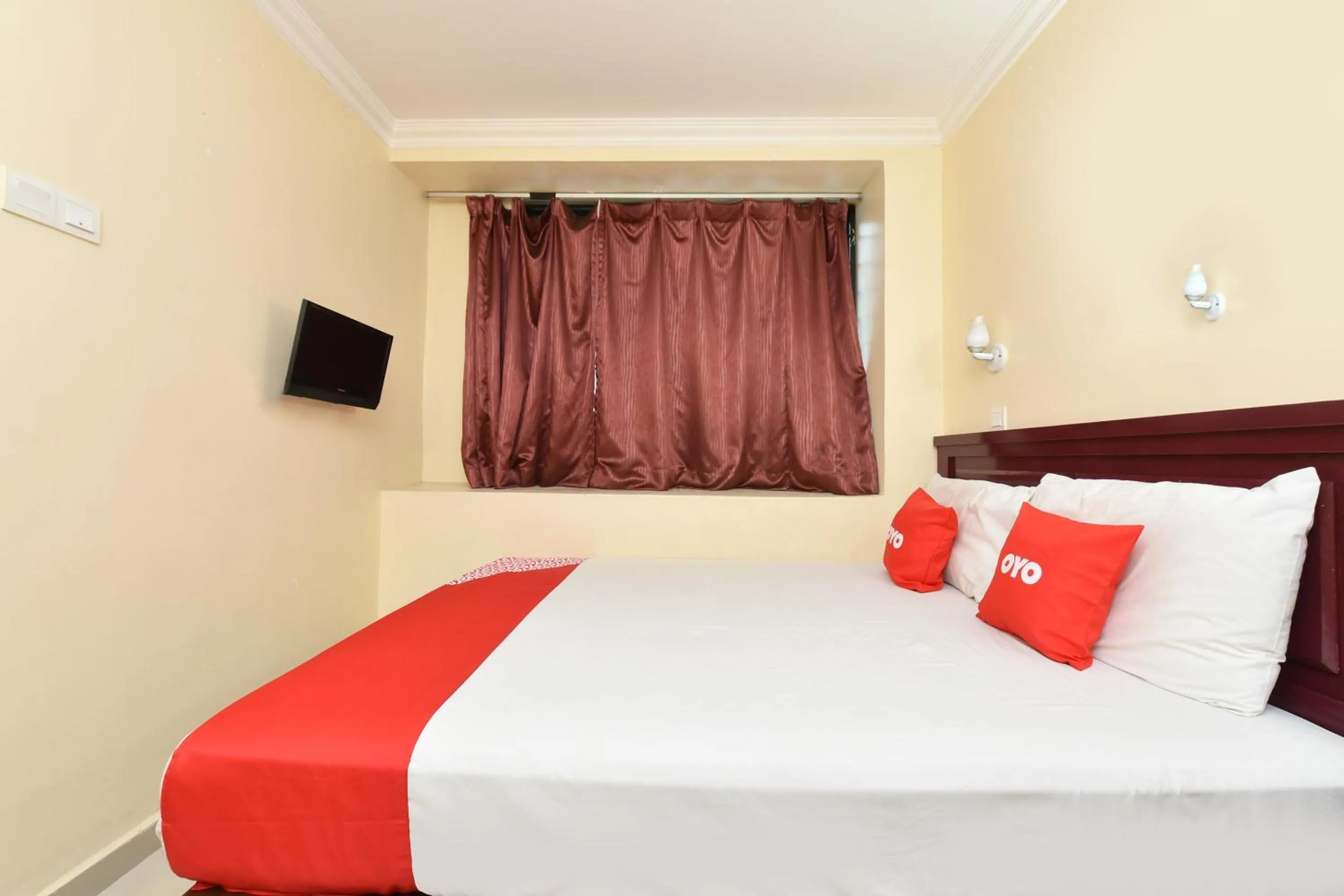 Bedroom, Bed in Super OYO 90562 J Hotel PJ