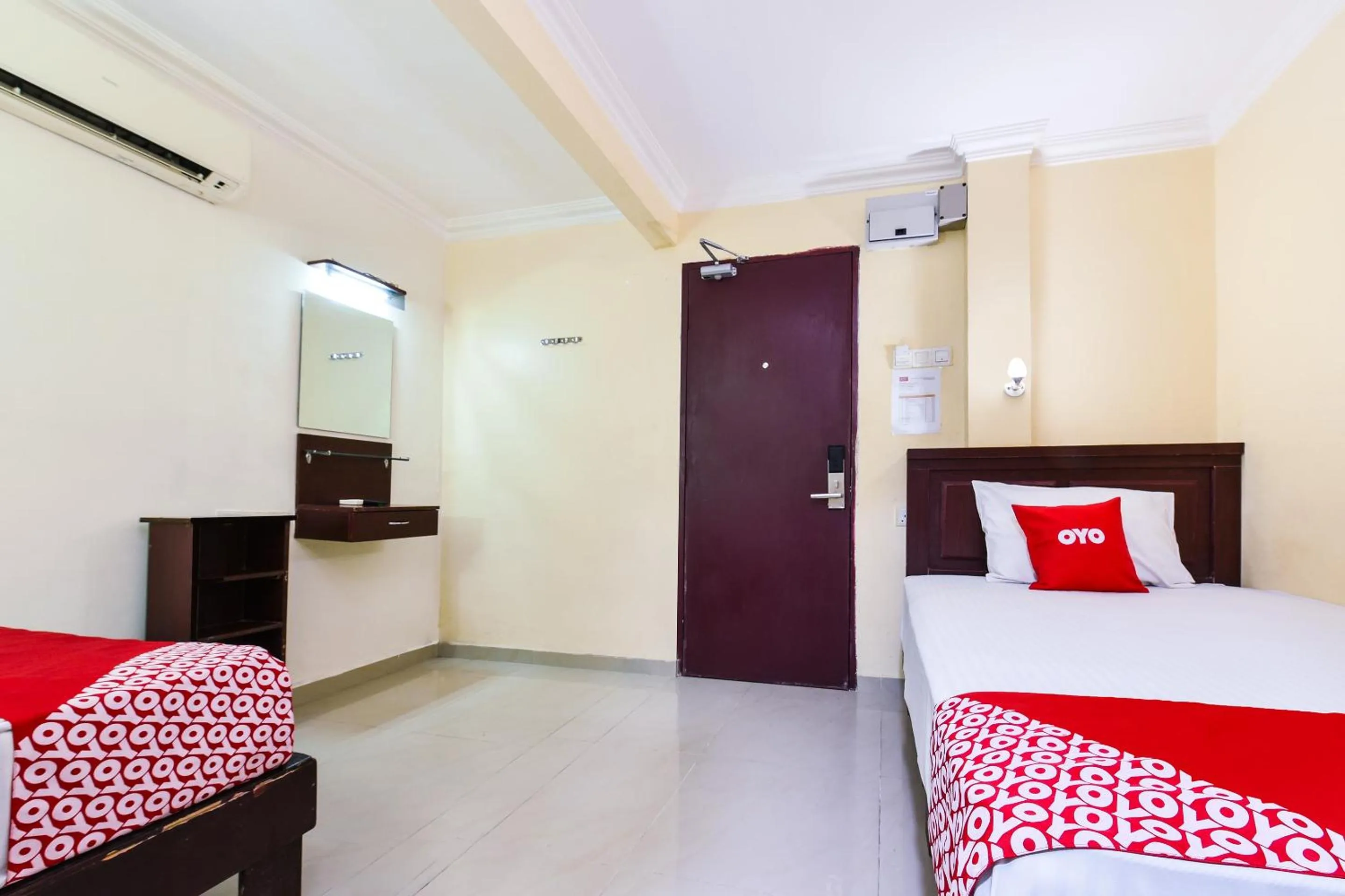 Bedroom, Bed in Super OYO 90562 J Hotel PJ