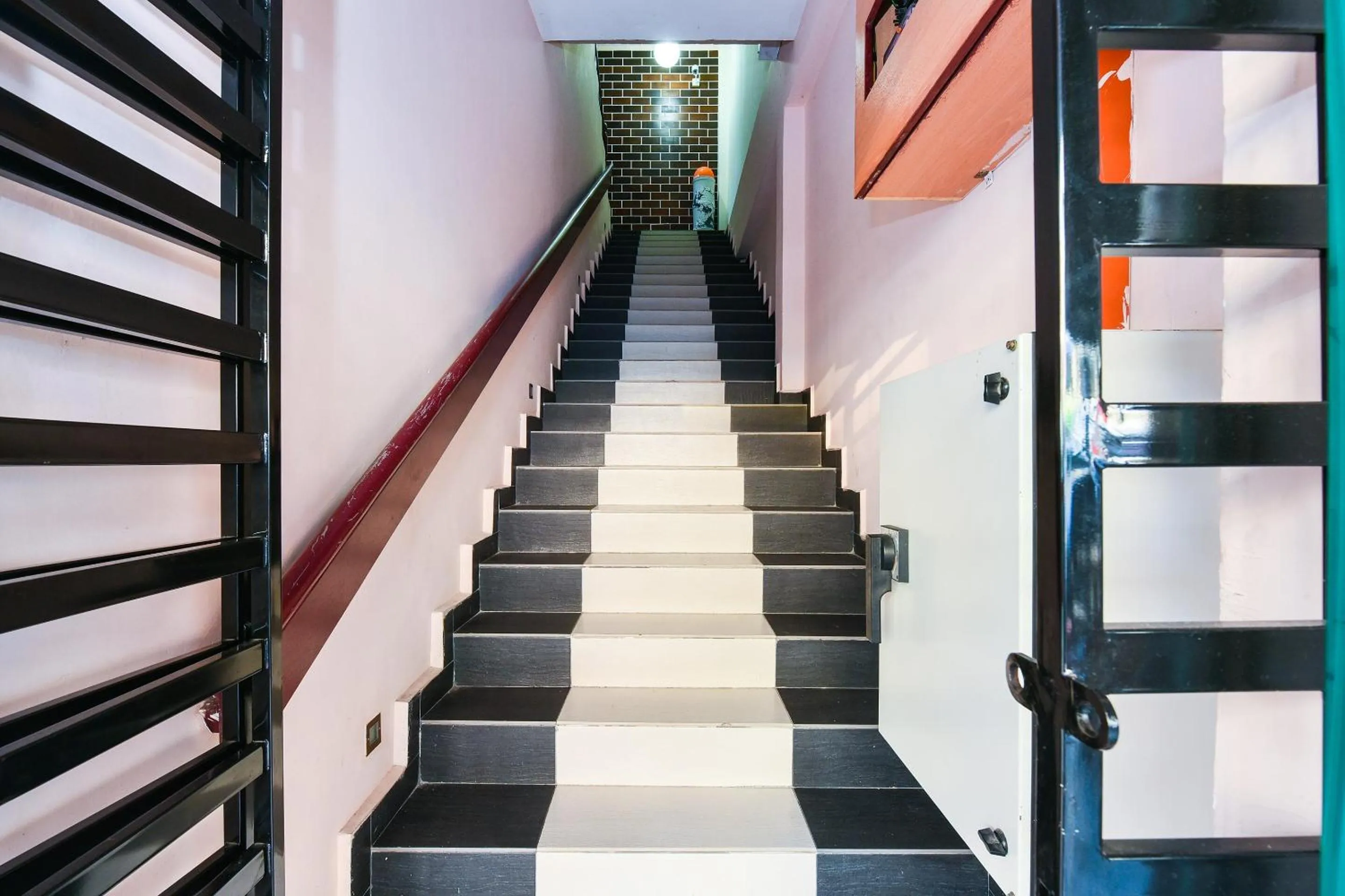 Lobby or reception in Super OYO 90562 J Hotel PJ