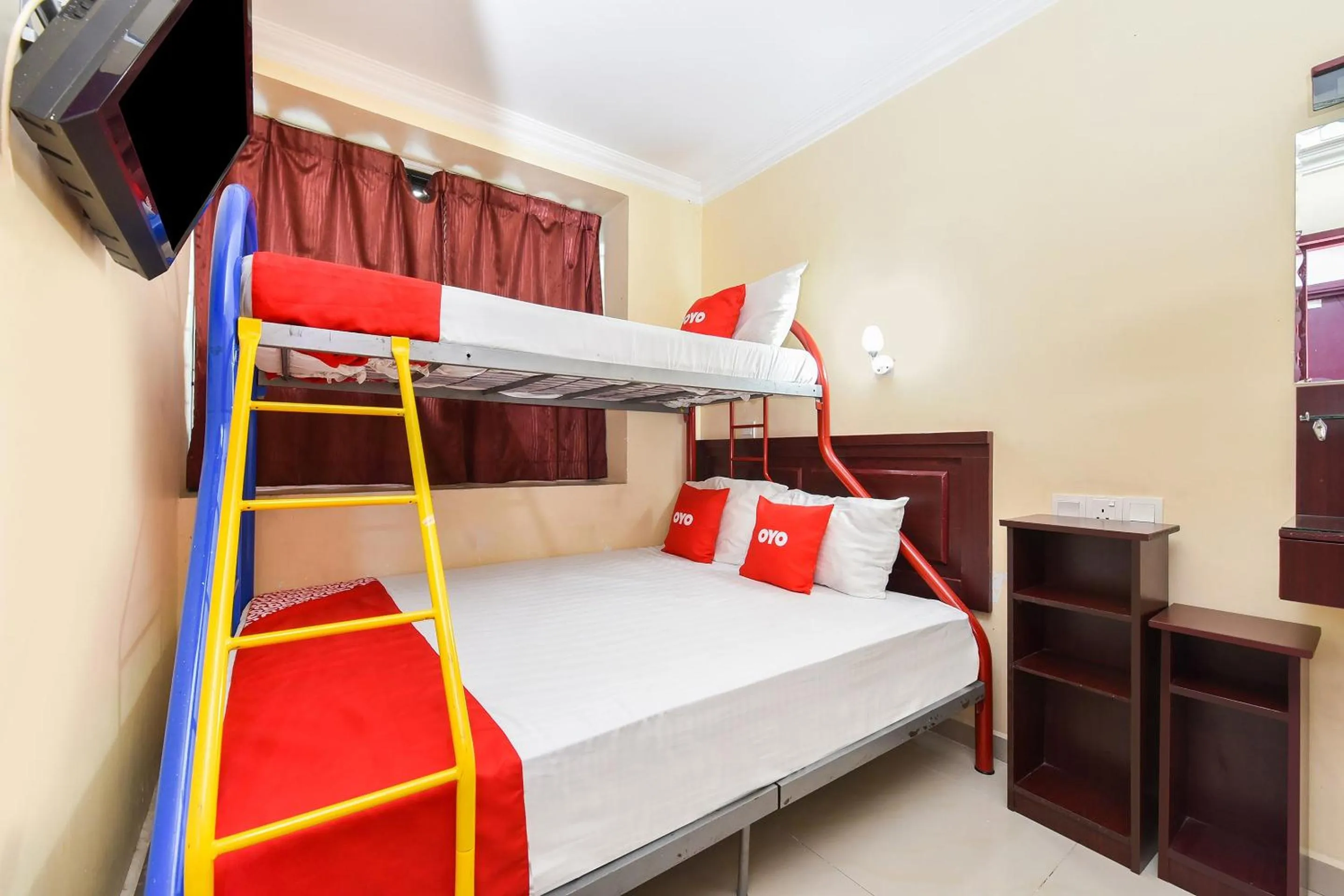 Bedroom, Bed in Super OYO 90562 J Hotel PJ