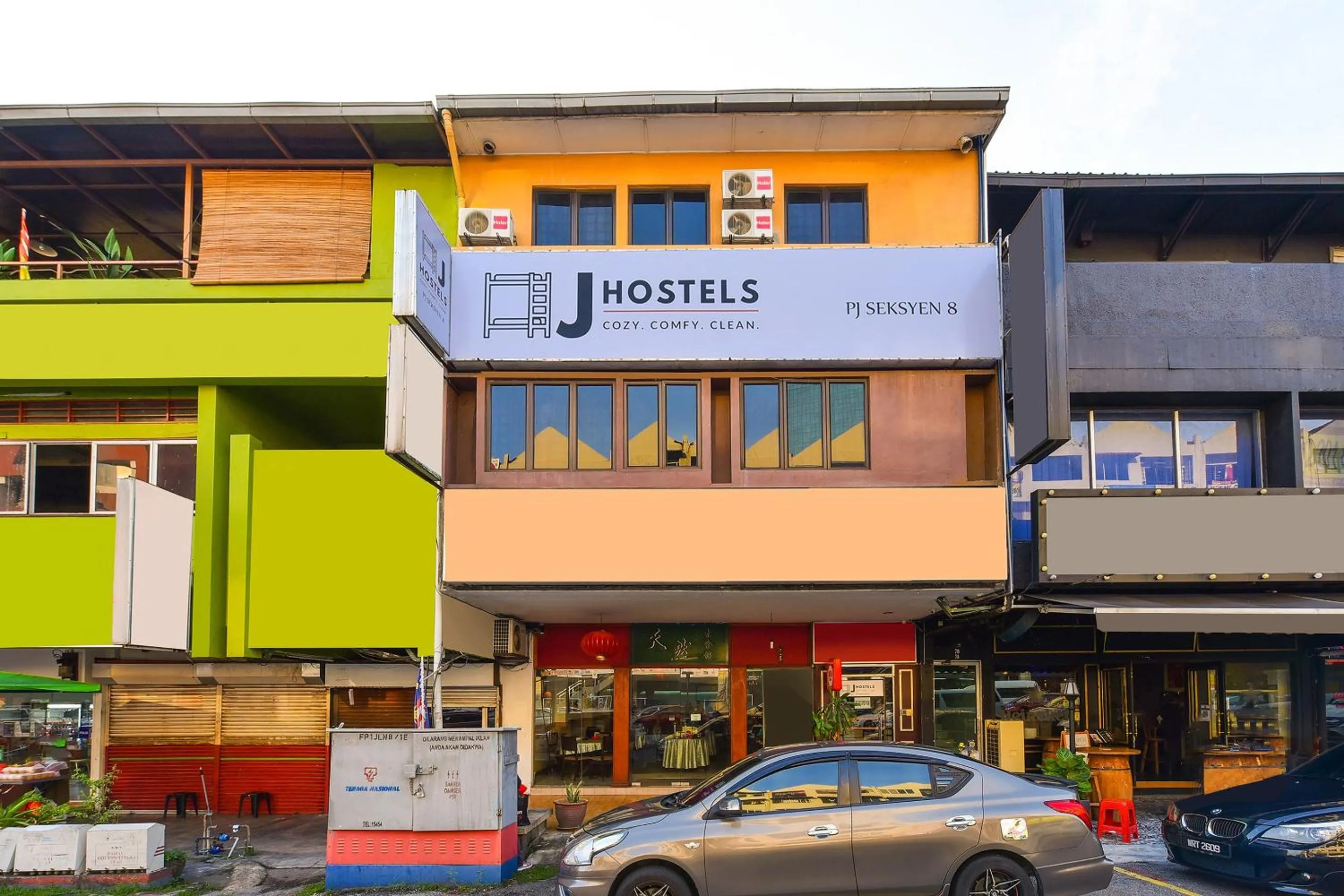 Facade/entrance in Super OYO 90562 J Hotel PJ