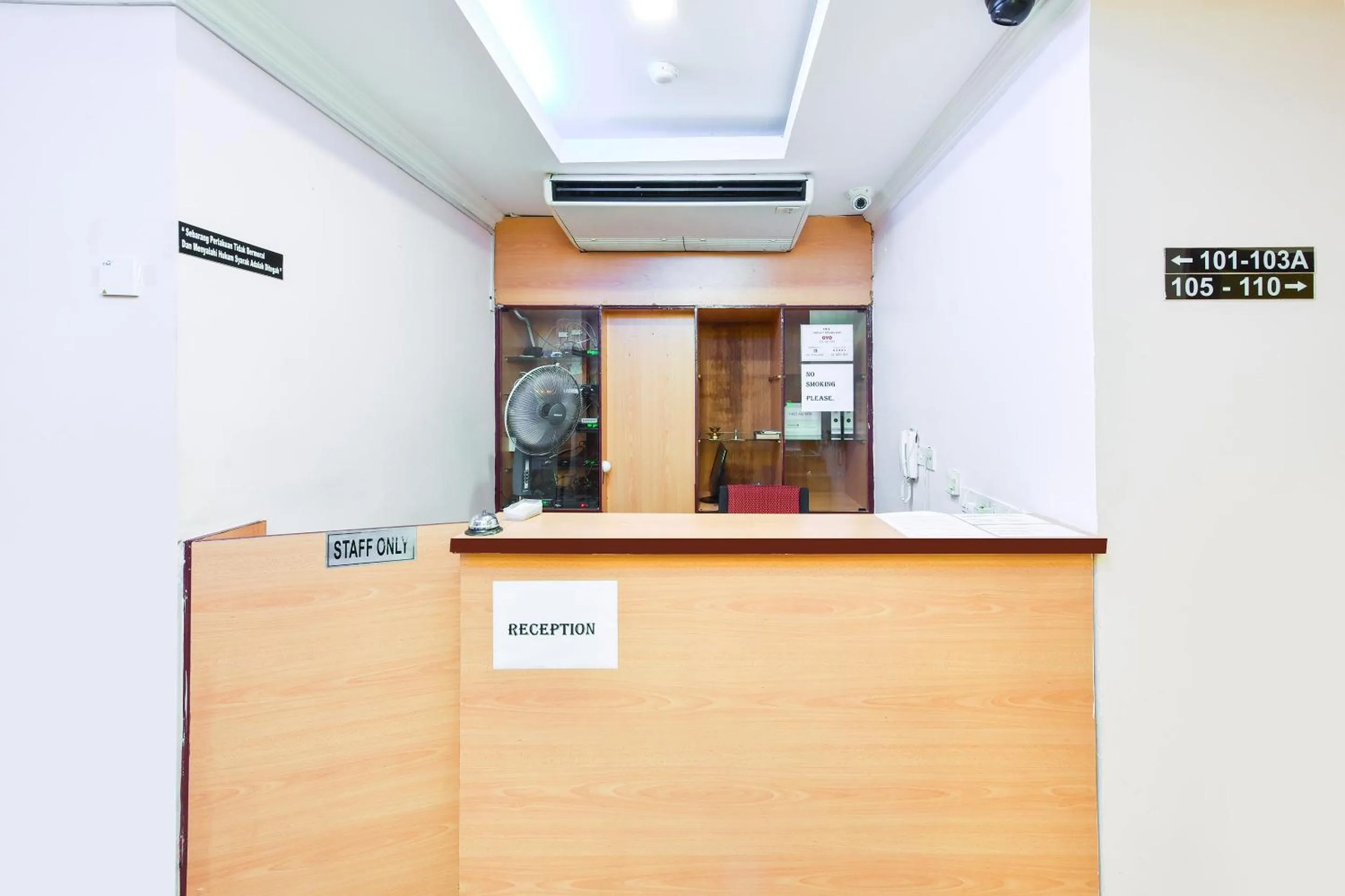 Lobby or reception in Super OYO 90562 J Hotel PJ