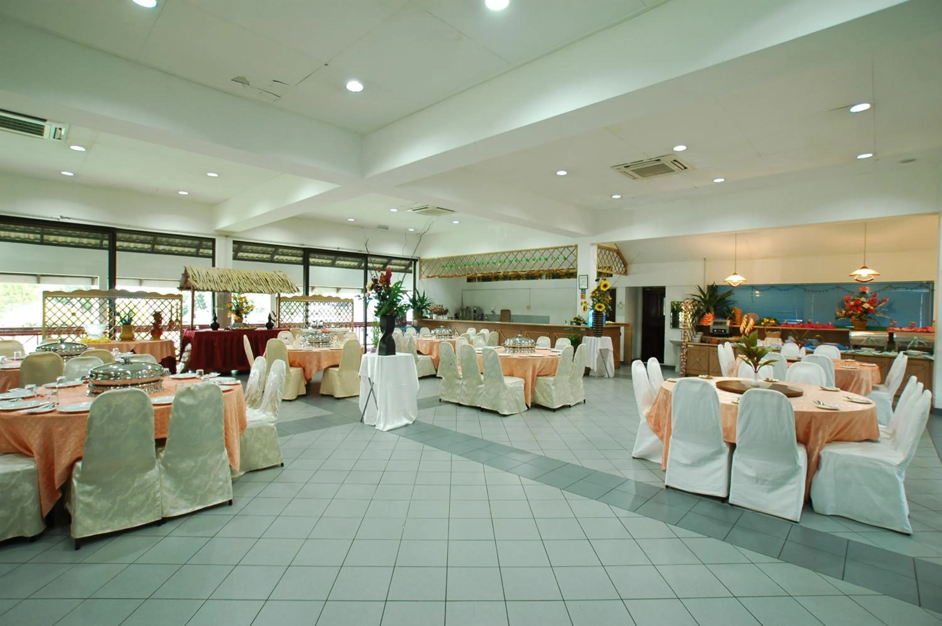 Restaurant/places to eat in Hotel Felda Residence Sahabat