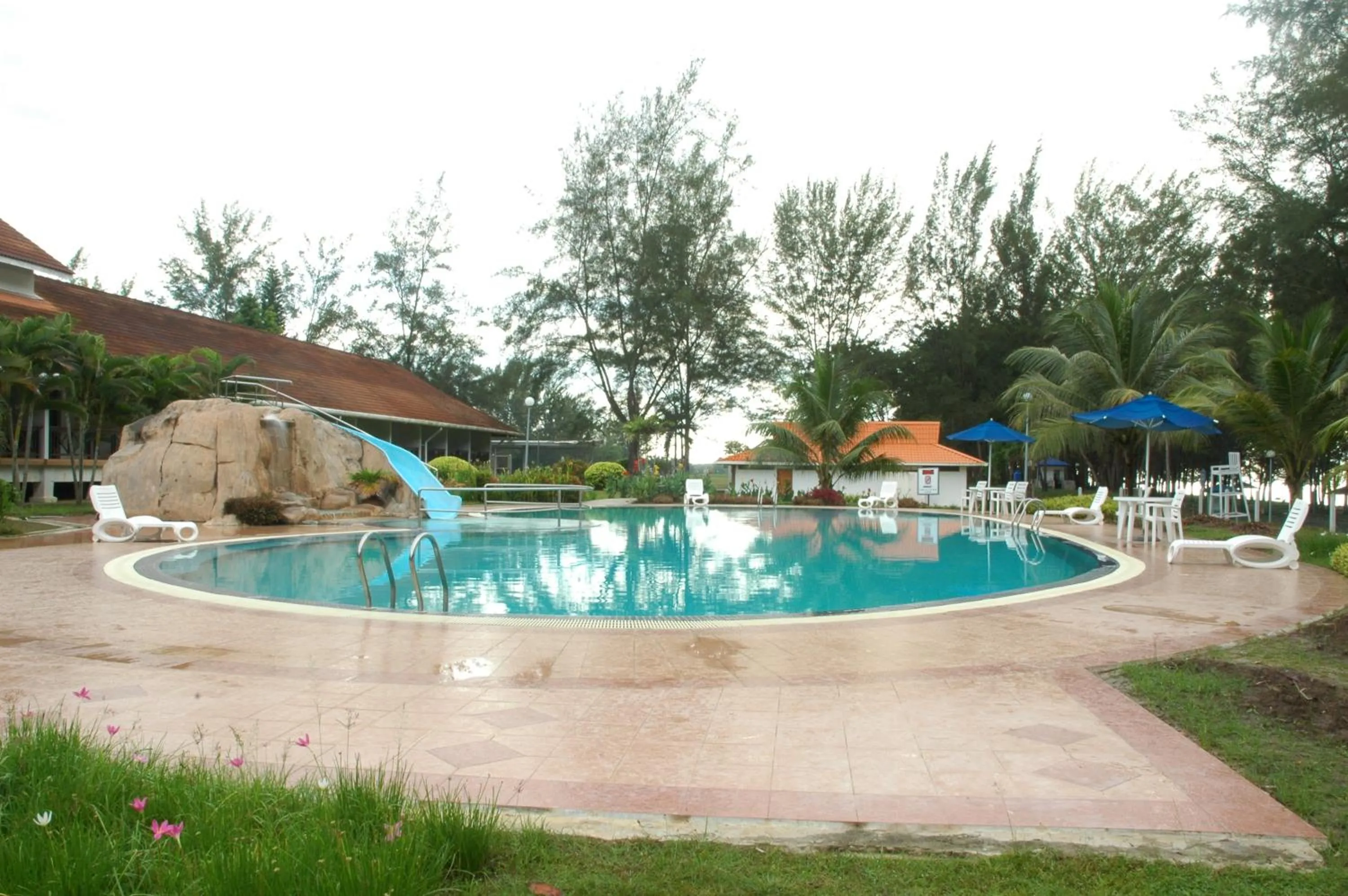 Swimming pool in Hotel Felda Residence Sahabat