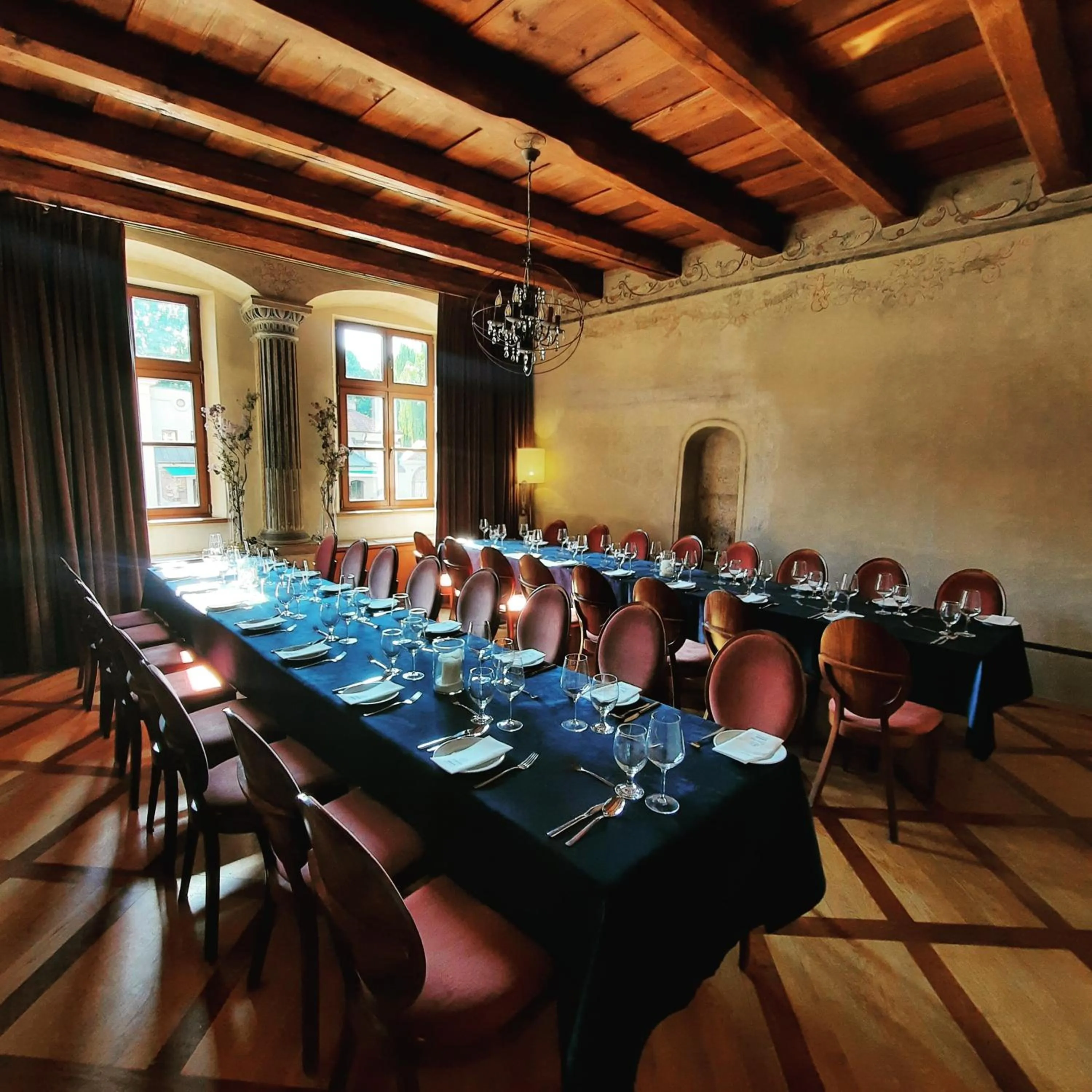 Restaurant/places to eat in Hotel Rubinstein