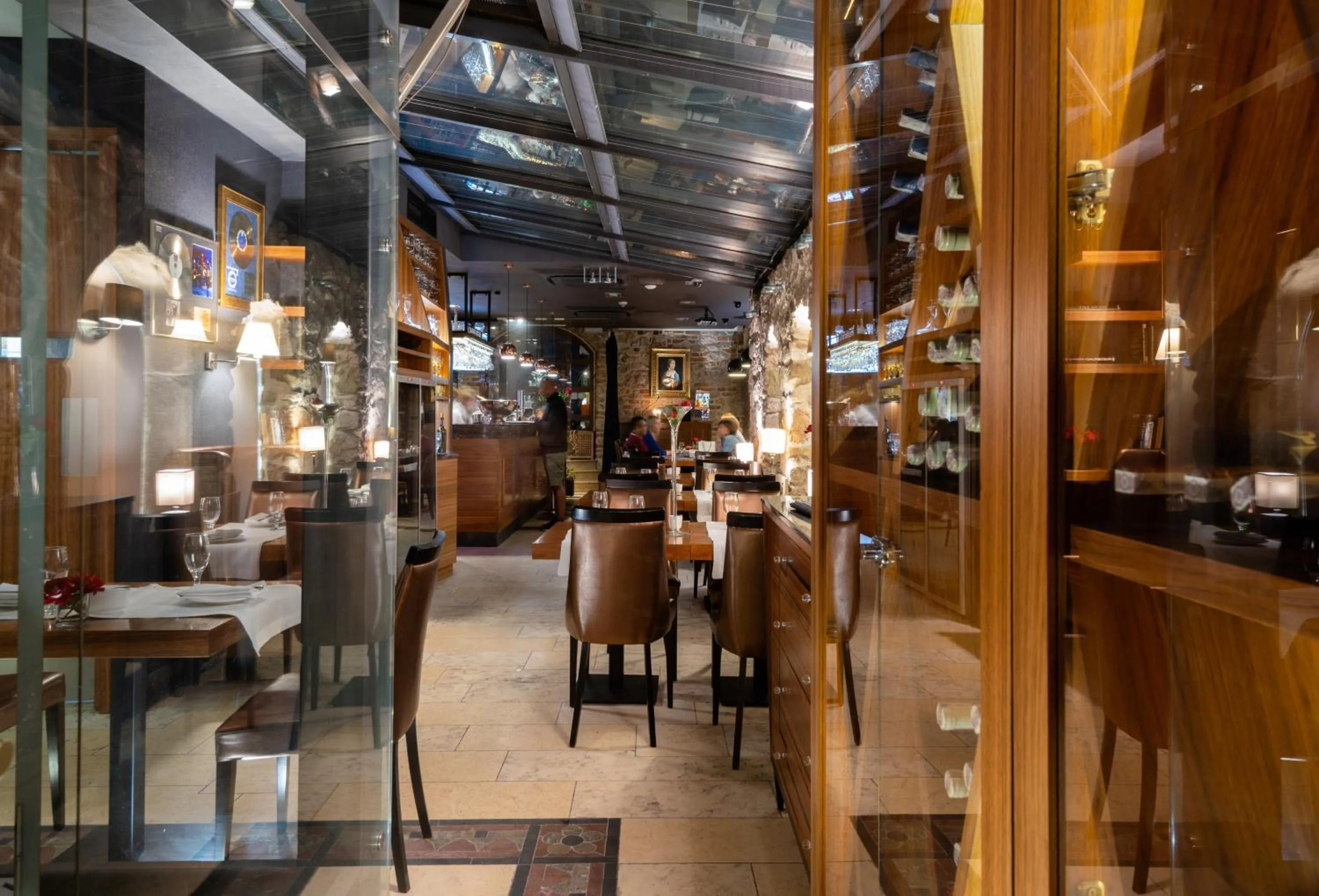 Restaurant/places to eat in Hotel Rubinstein