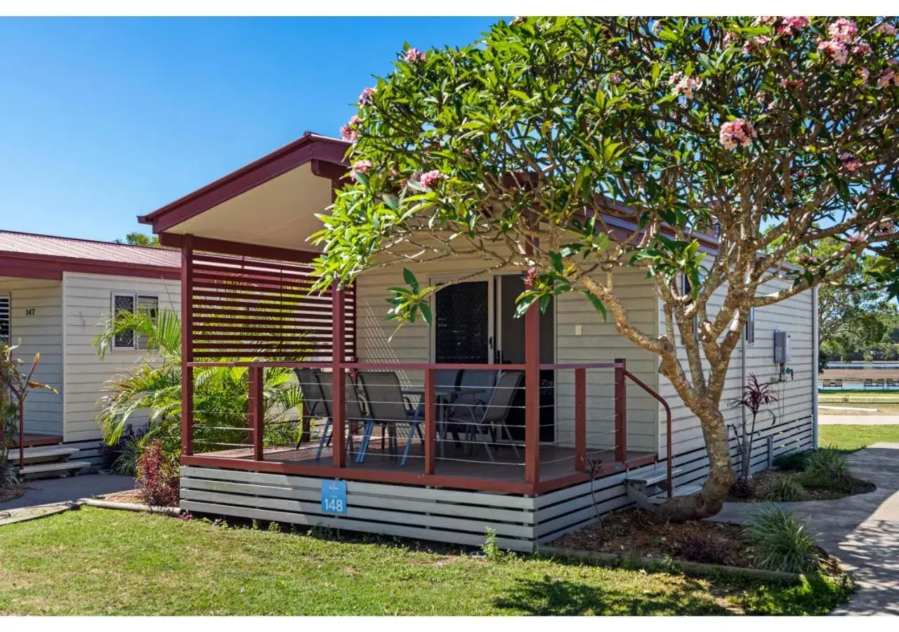 Deluxe 2 Bedroom Cabin - Sleeps 6 in Discovery Parks - Mackay Deluxe 2 Bedroom Cabin - Sleeps 6 in Discovery Parks - Mackay