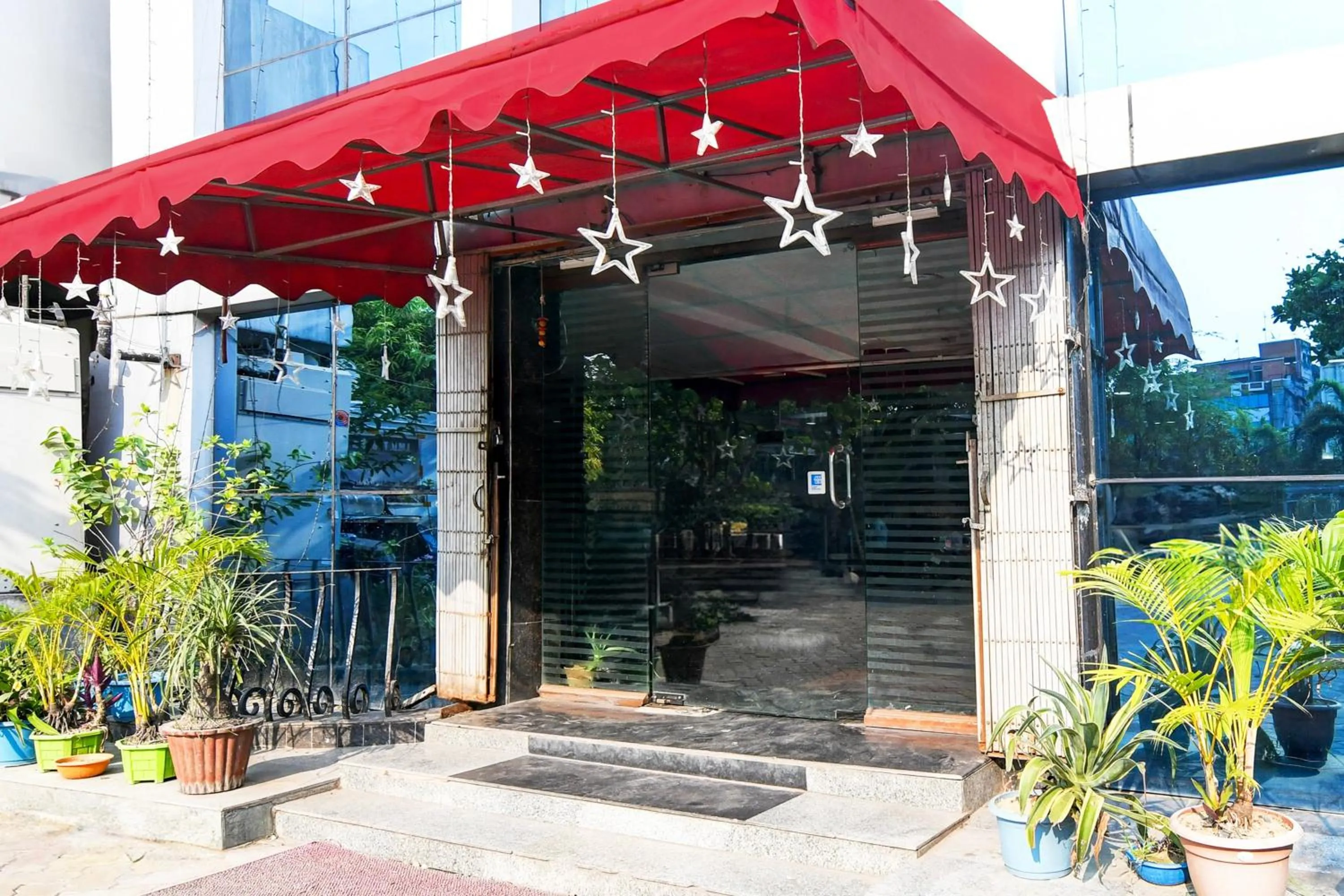 Facade/entrance in Super Collection O VIP Road Formerly Hotel Heritage