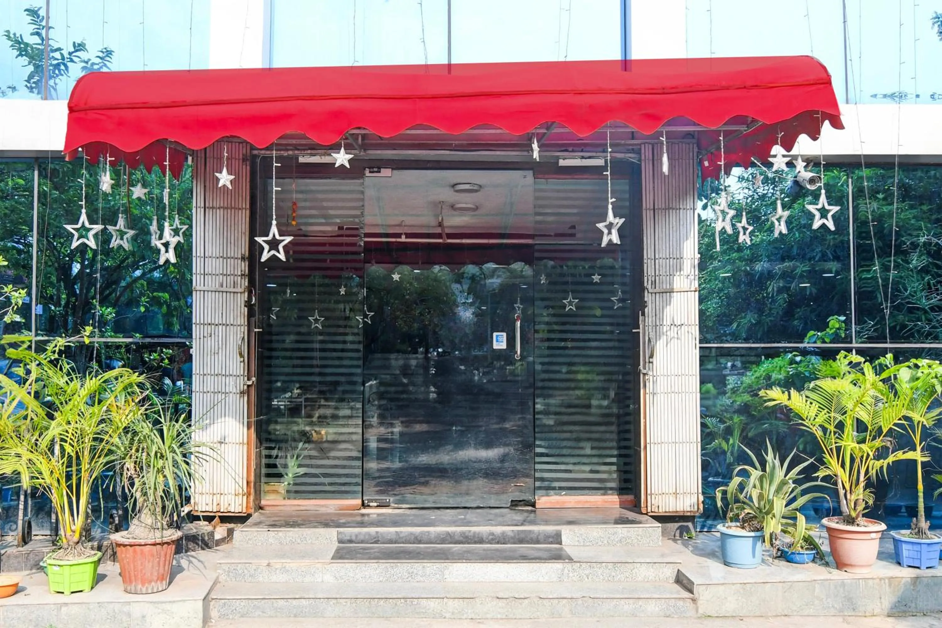 Facade/entrance in Super Collection O VIP Road Formerly Hotel Heritage