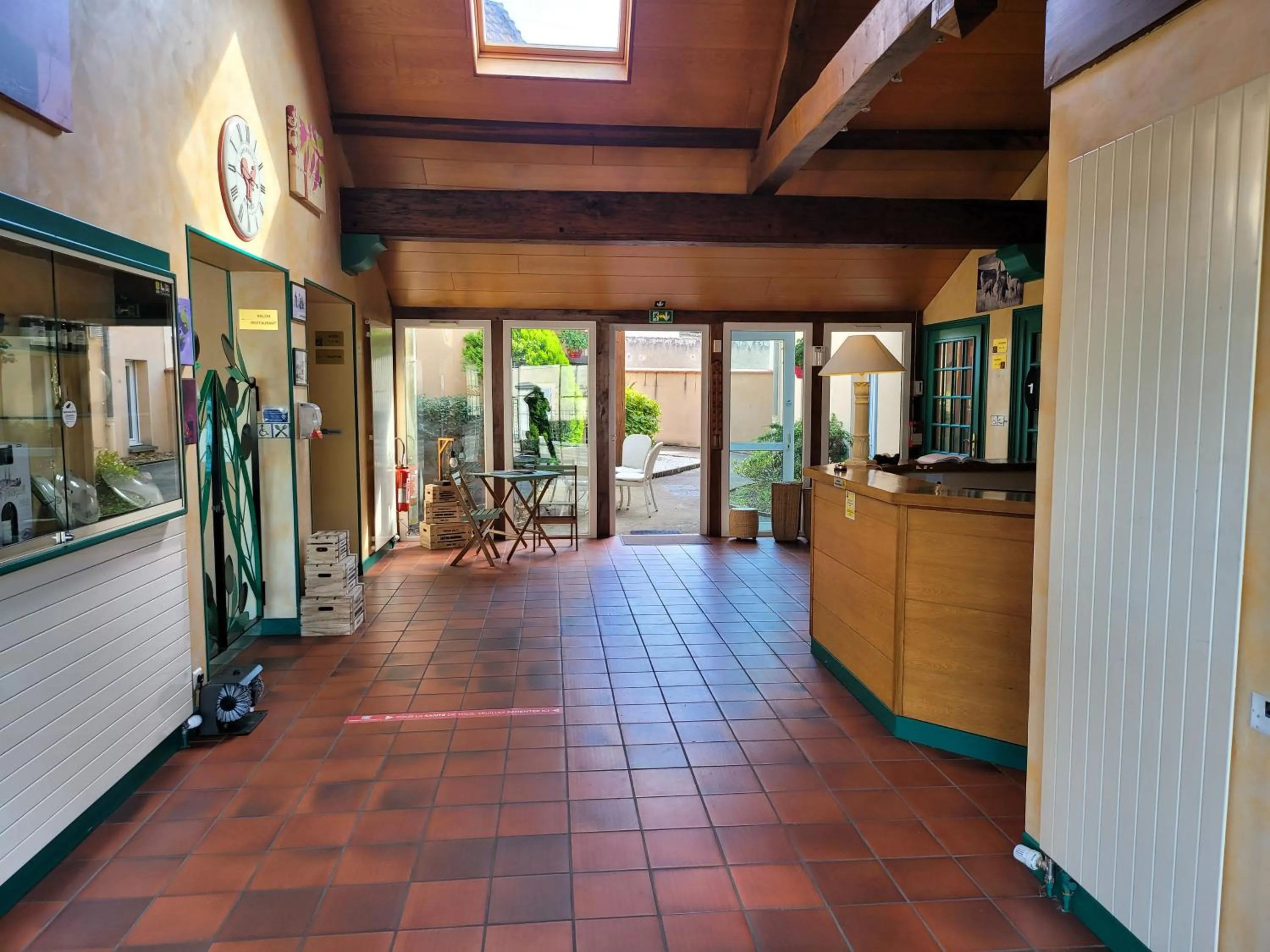 Lobby or reception in L'AUBERGE DE L'OLIVE