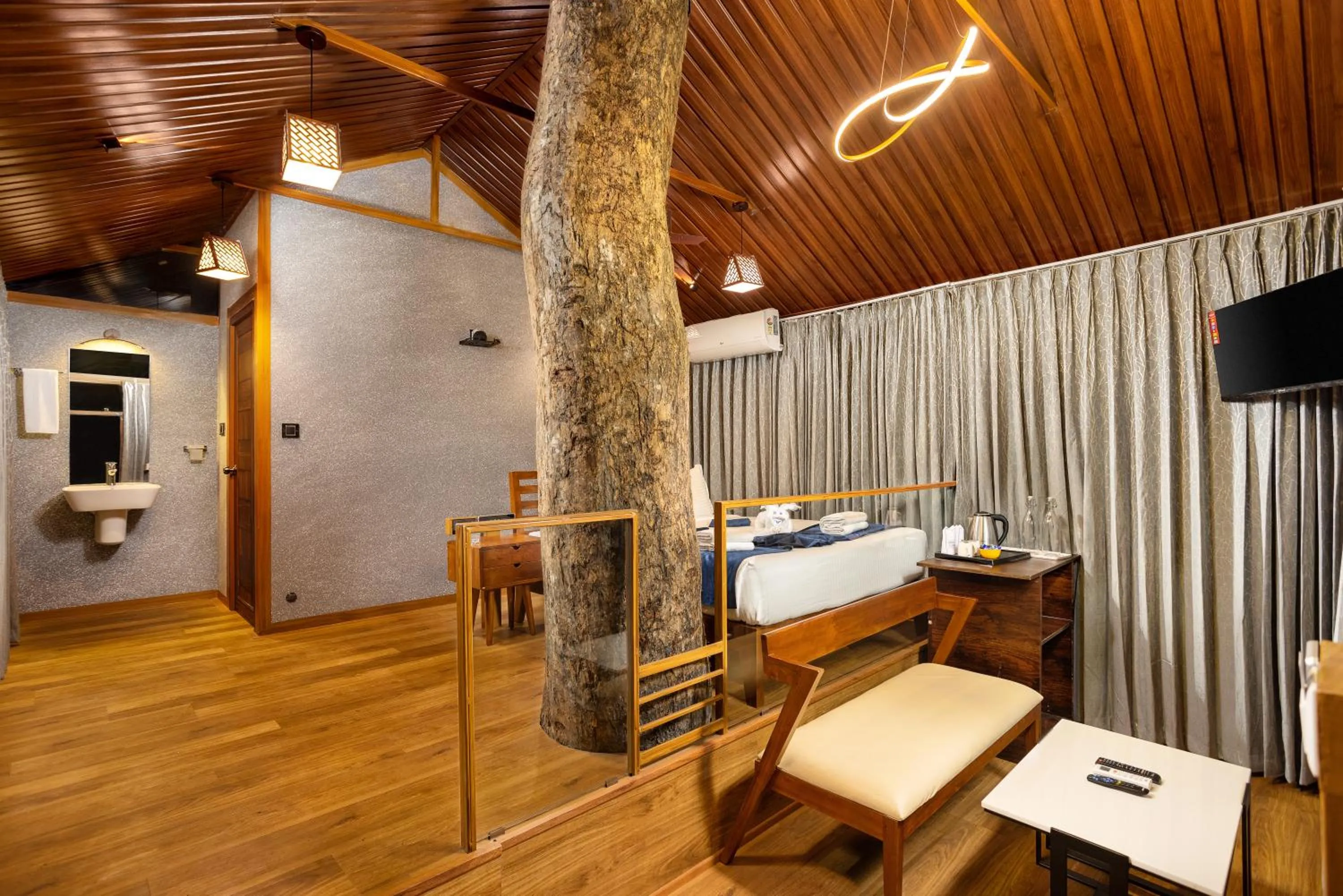 TV and multimedia in Eterno Camellia & Elettaria Resort with Pool