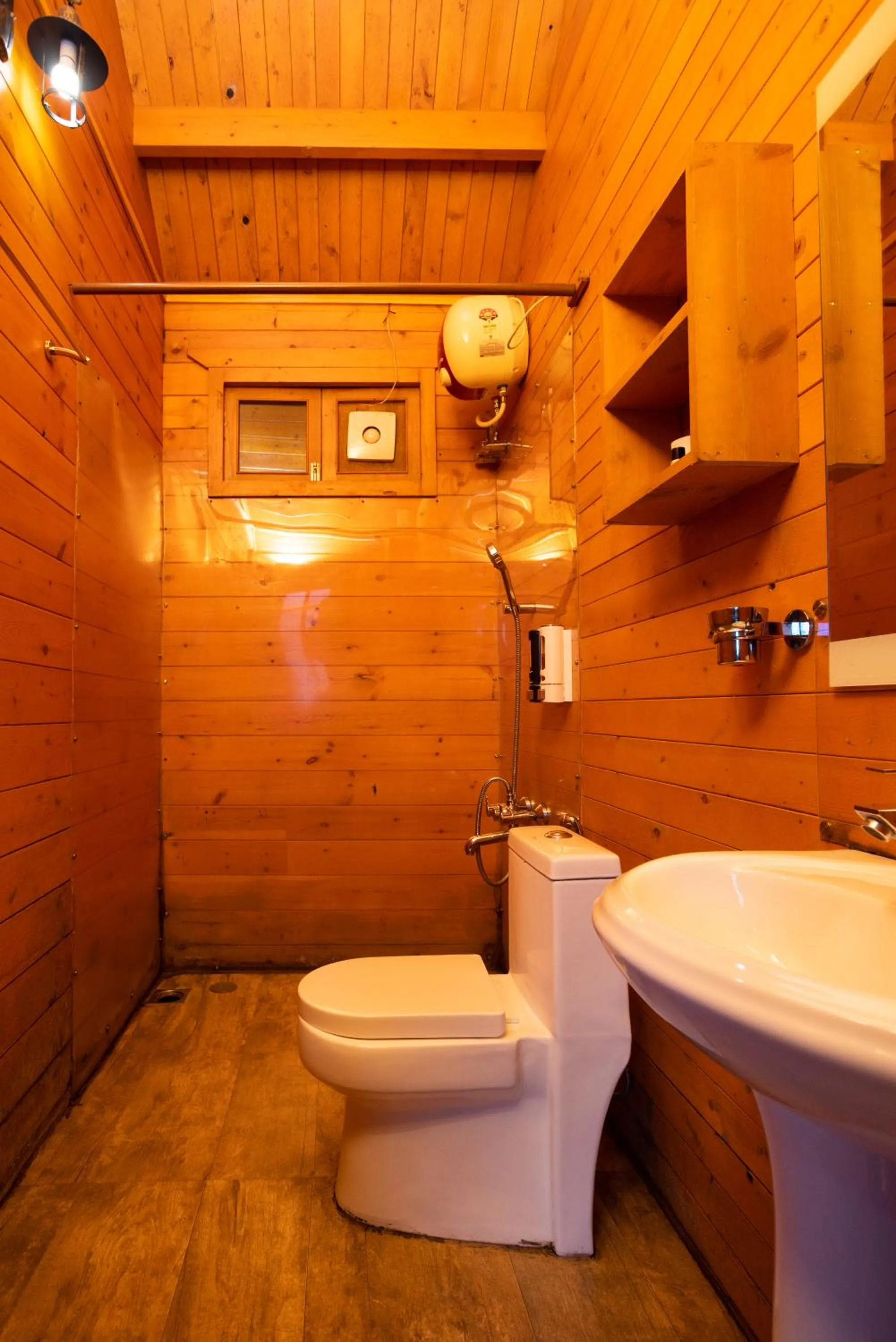 Toilet in Eterno Camellia & Elettaria Resort with Pool