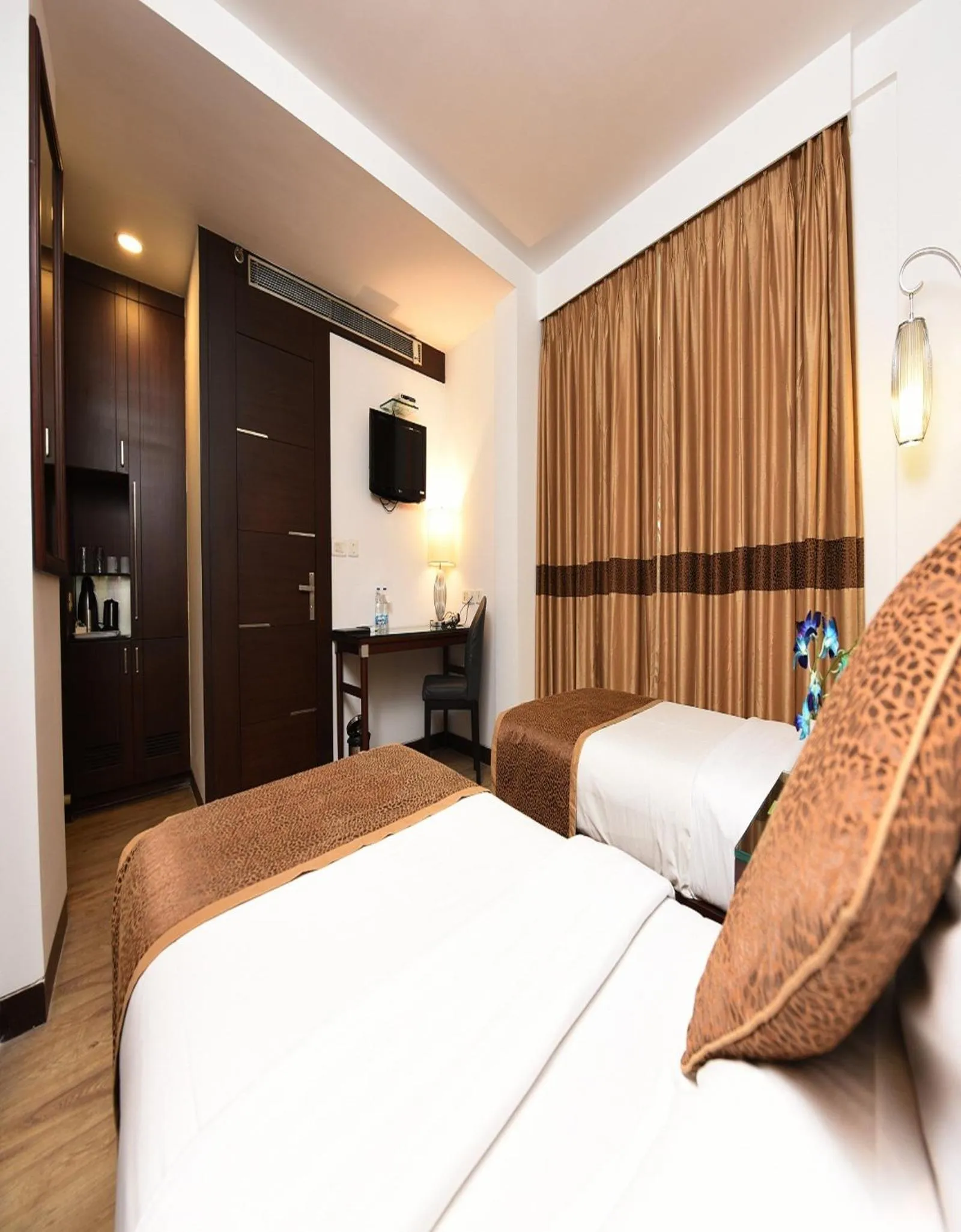 Shower in The CORPORATE