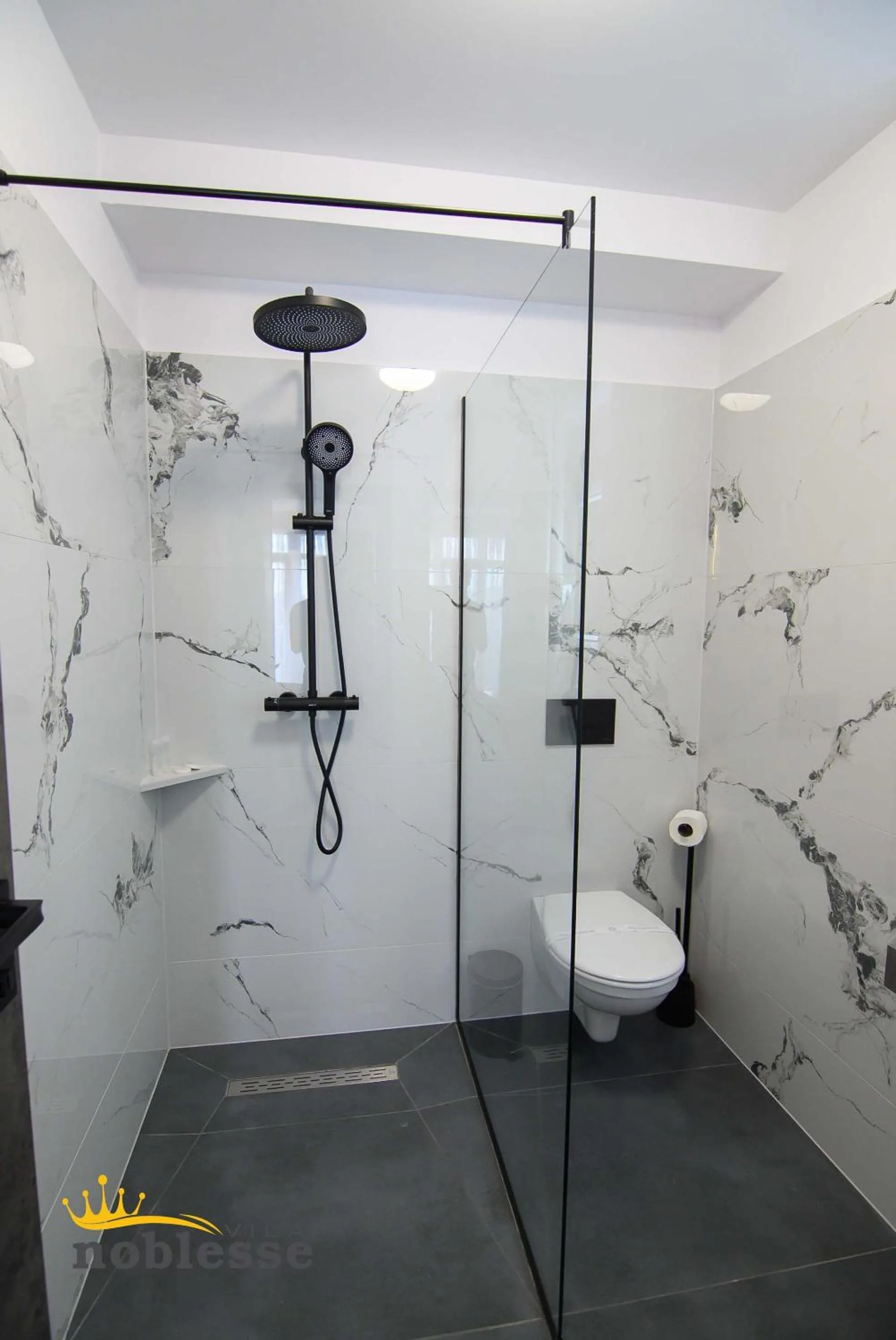 Shower in Vila Noblesse
