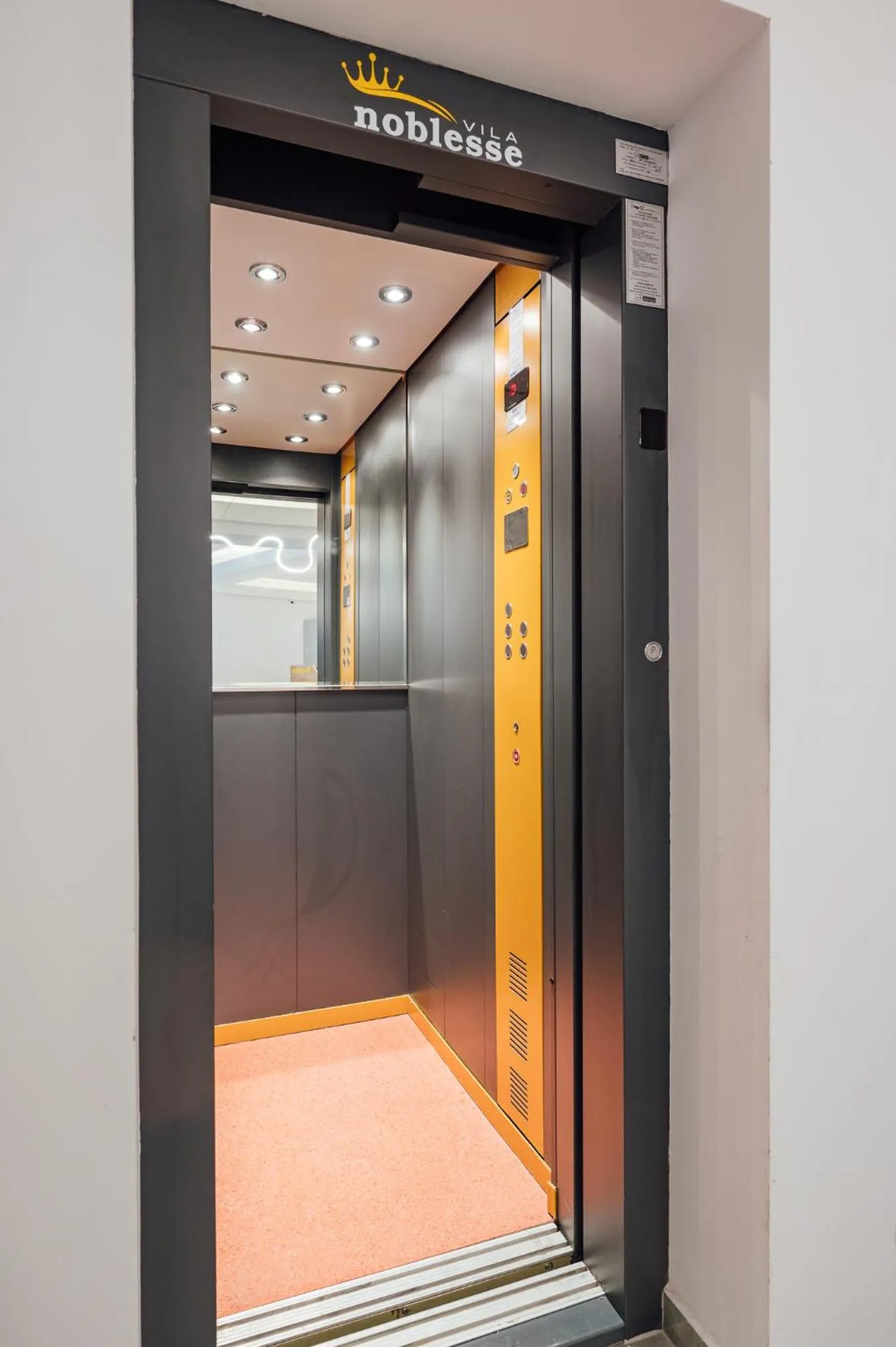 elevator in Vila Noblesse