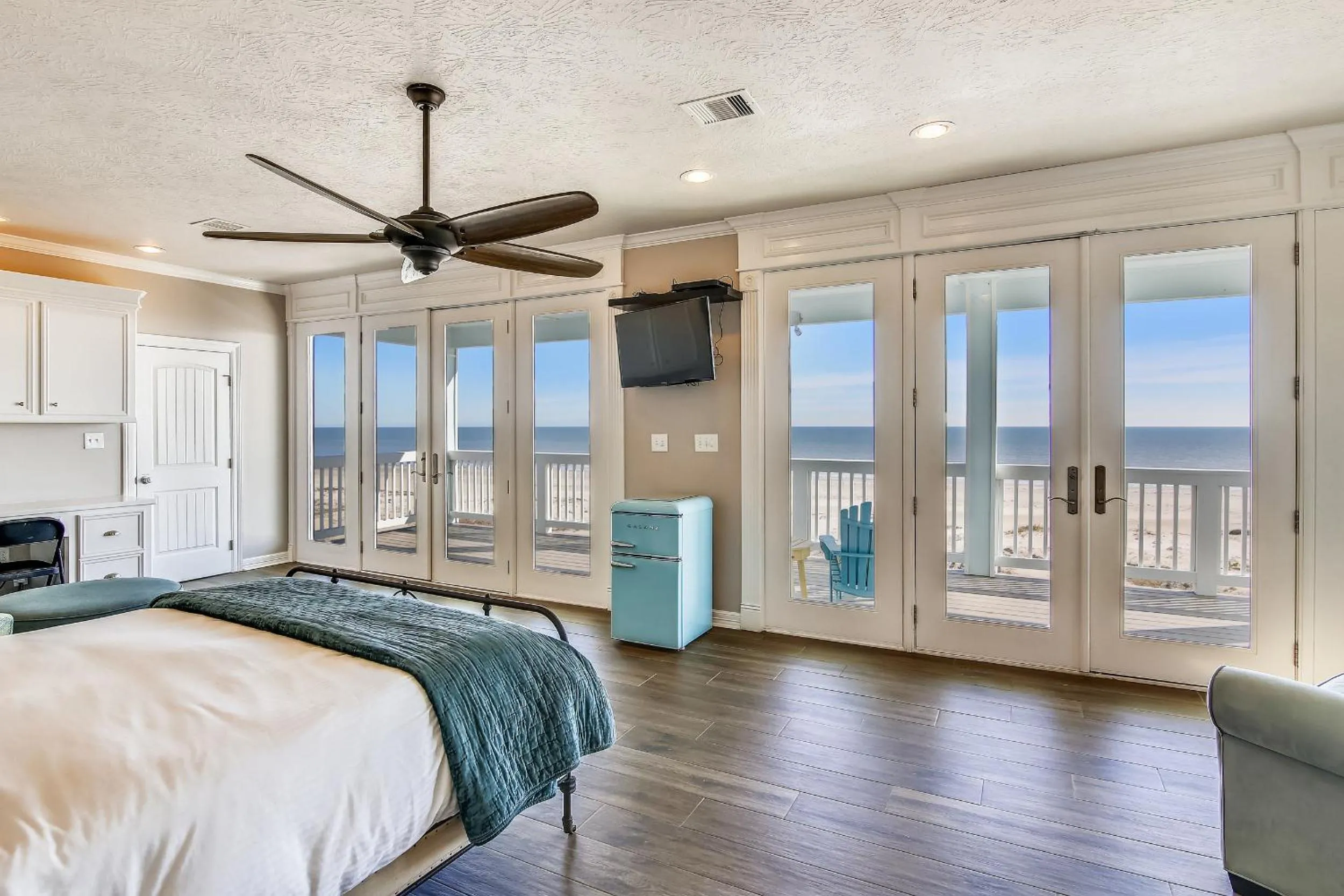 Bed in Enchanted Beachfront