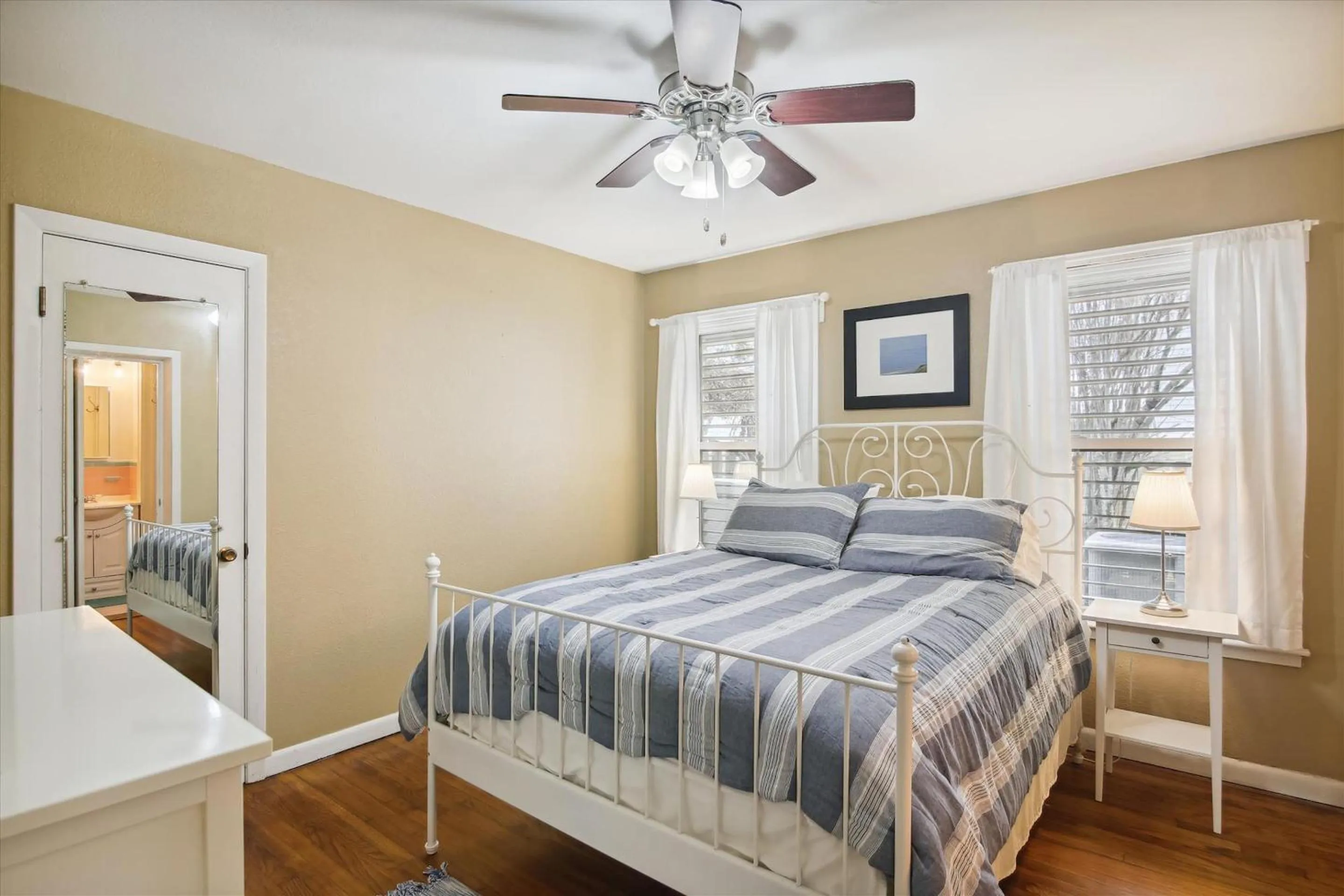 Property building, Bed in Endless Summer